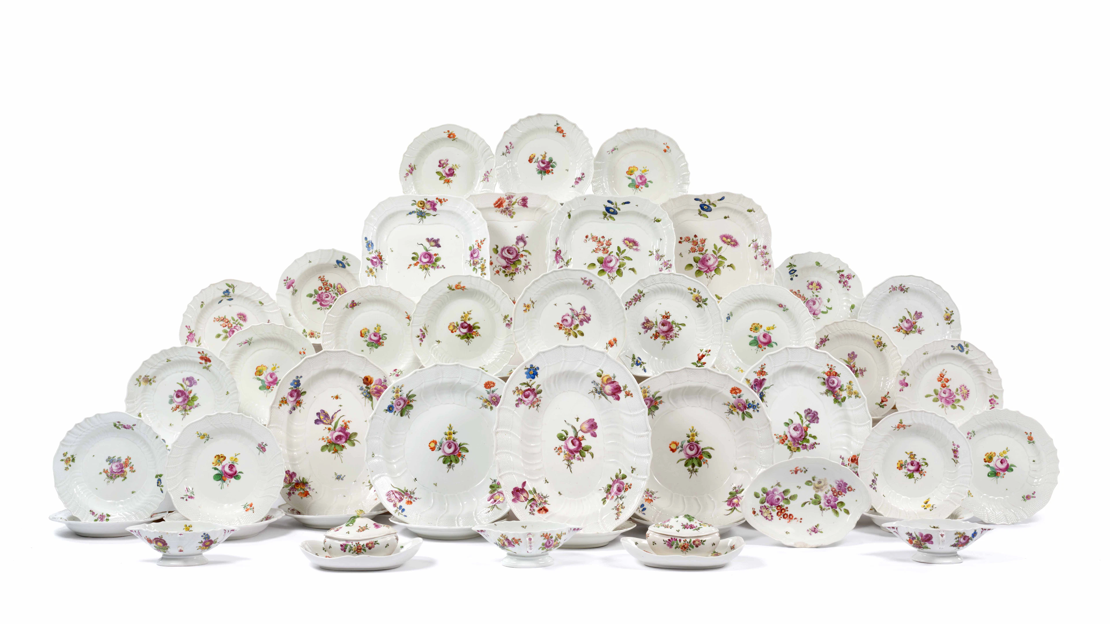 PARTIE DE SERVICE EN PORCELAINE DE VIENNE DU XVIIIe SIÈCLE