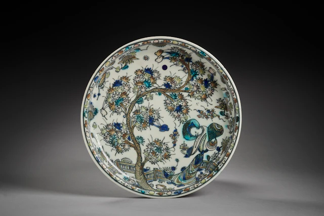 A Qajar Chinoiserie Dish