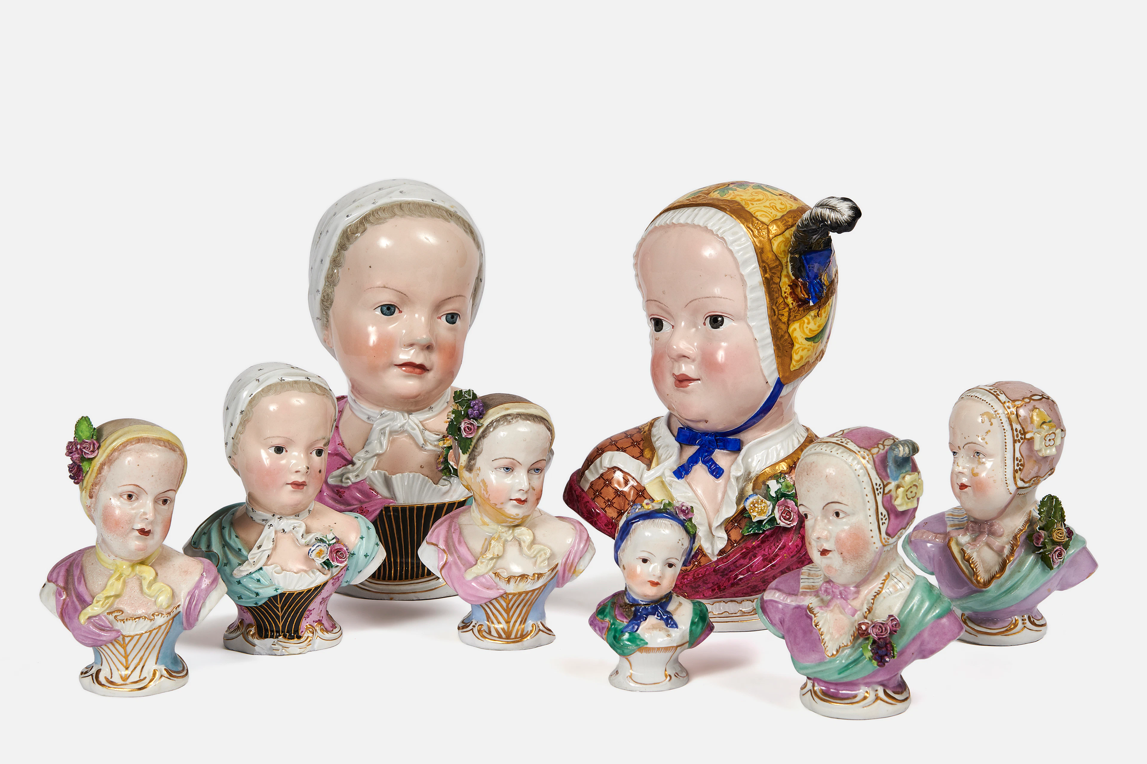 PAIRE DE GRANDS BUSTES EN PORCELAINE DE MEISSEN DE LA FIN DU XIXe SIÈCLE