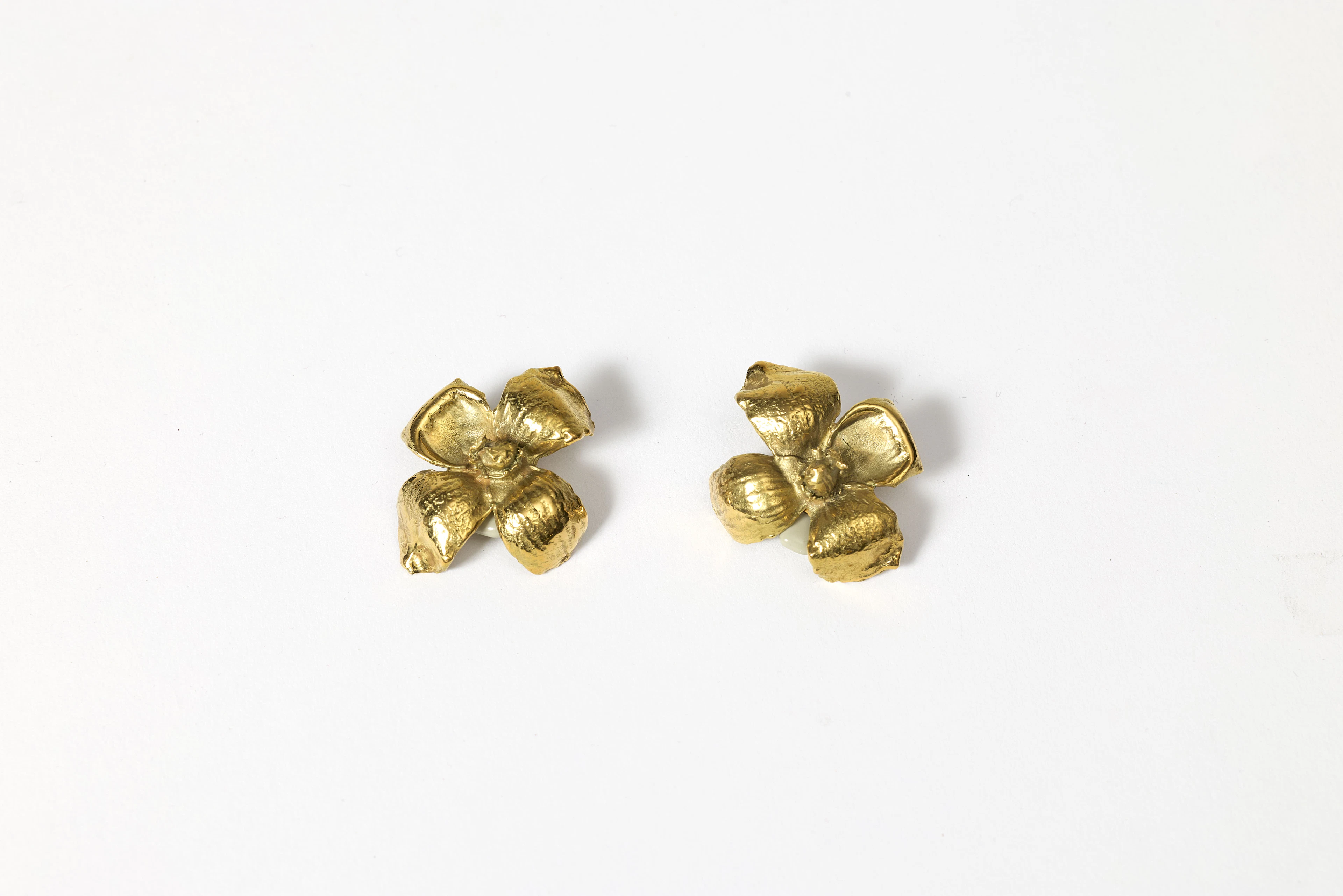 Claude LALANNE 1925-2019 Paire de clips d’oreilles « Clématite » –
