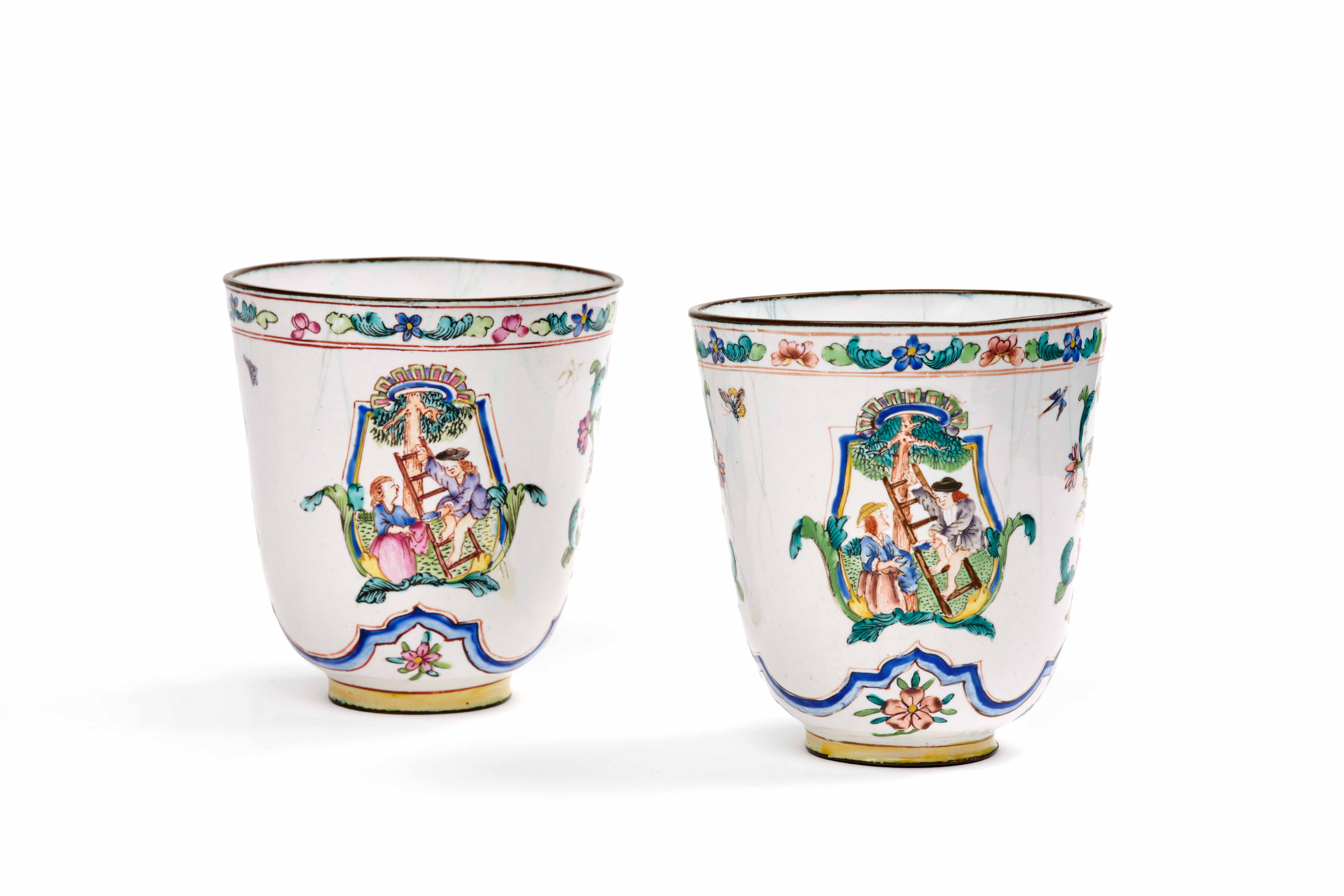 PAIRE DE COUPES EN CUIVRE ET ÉMAUX PEINTS, Chine, dynastie Qing, XVIIIe siècle