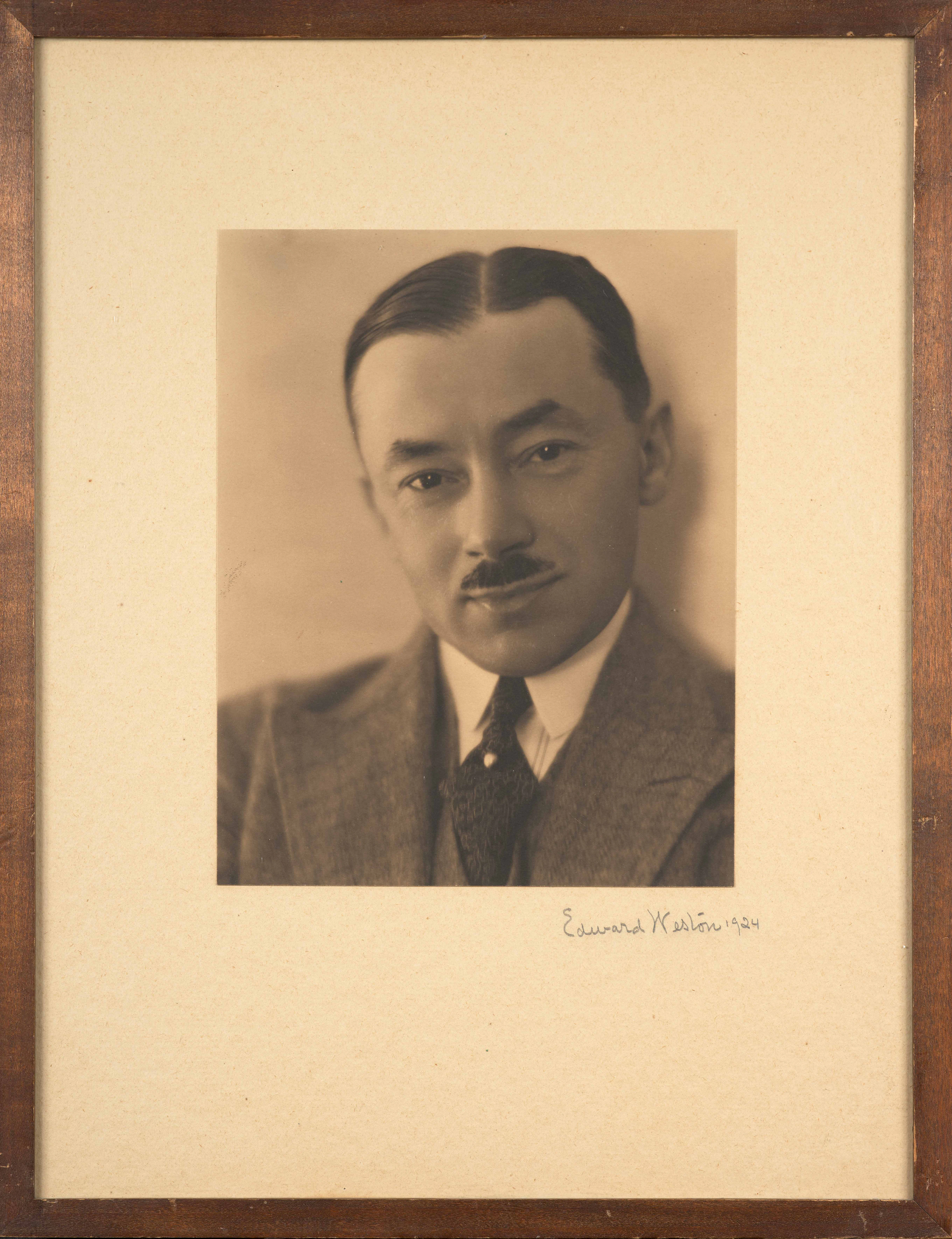 Edward WESTON 1886-1958 Portrait de Paul Reynaud en costume, vue de