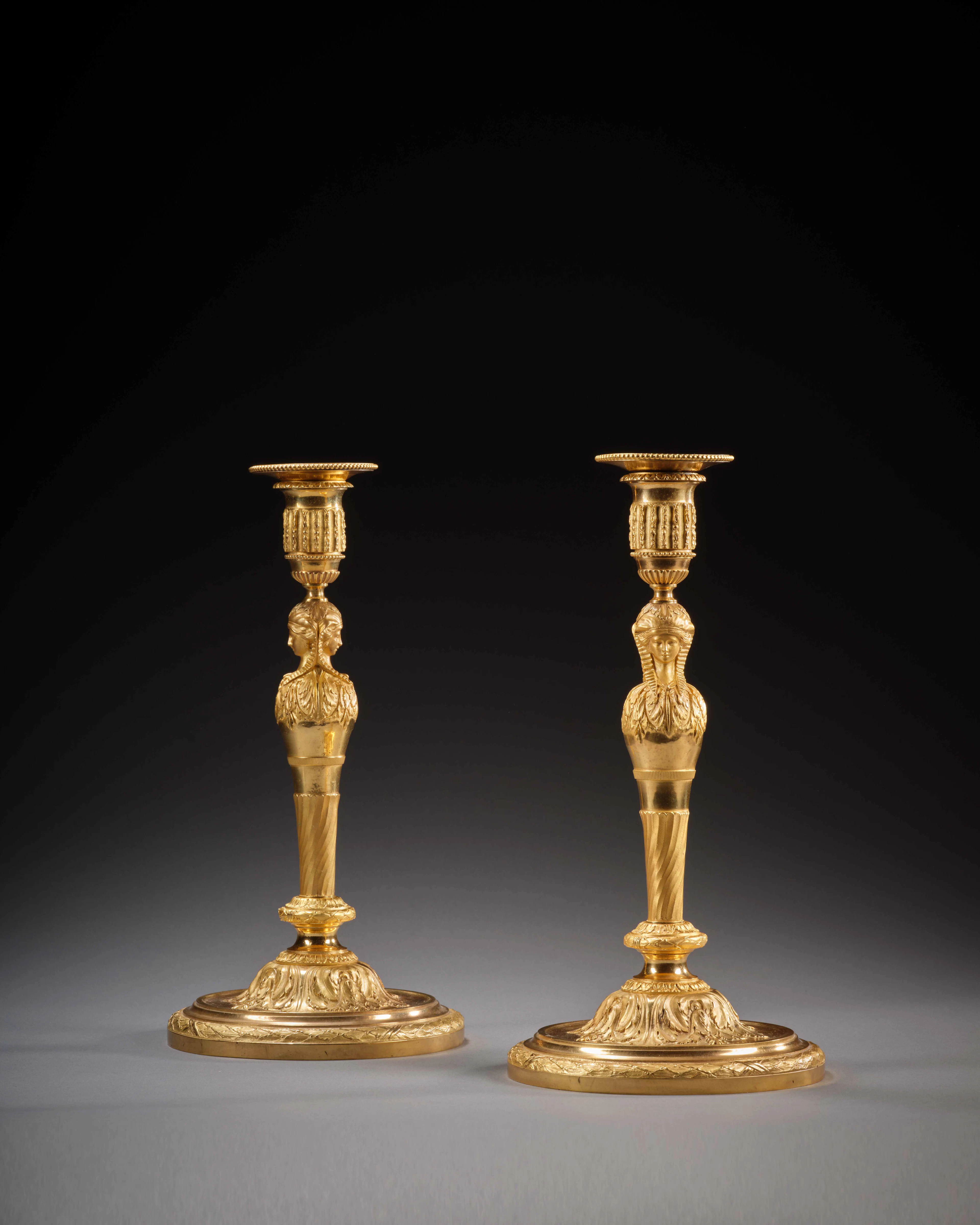 PAIRE DE FLAMBEAUX D'ÉPOQUE LOUIS XVI
