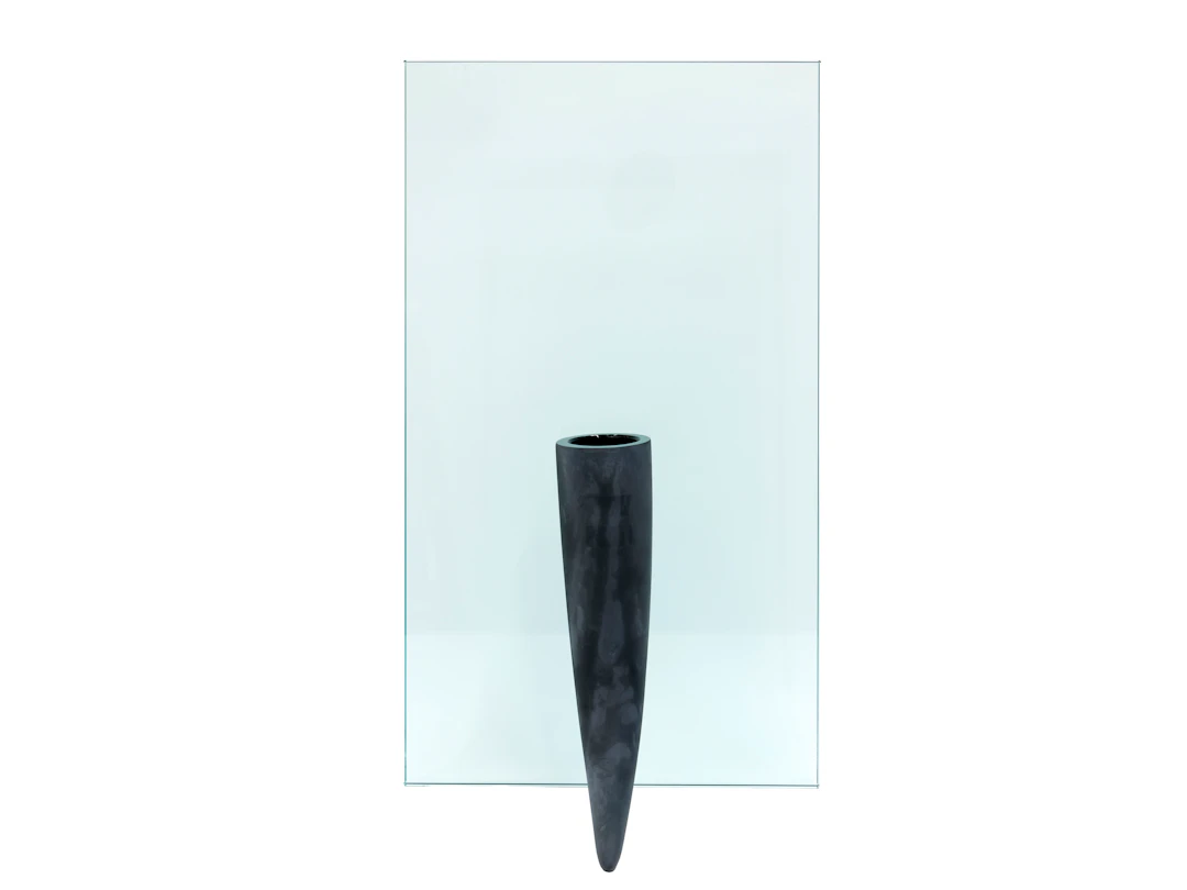Philippe STARCK Né en 1949 Vase "Étrangeté contre un mur" - 1988