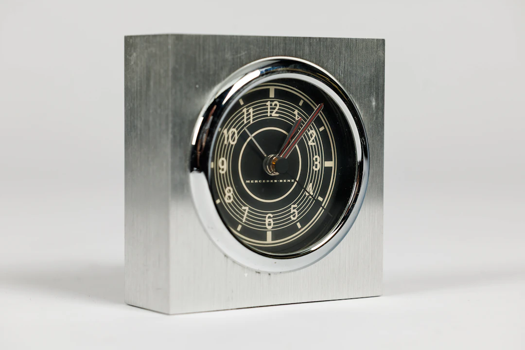 Mercedes–Benz – Alarm clock No reserve