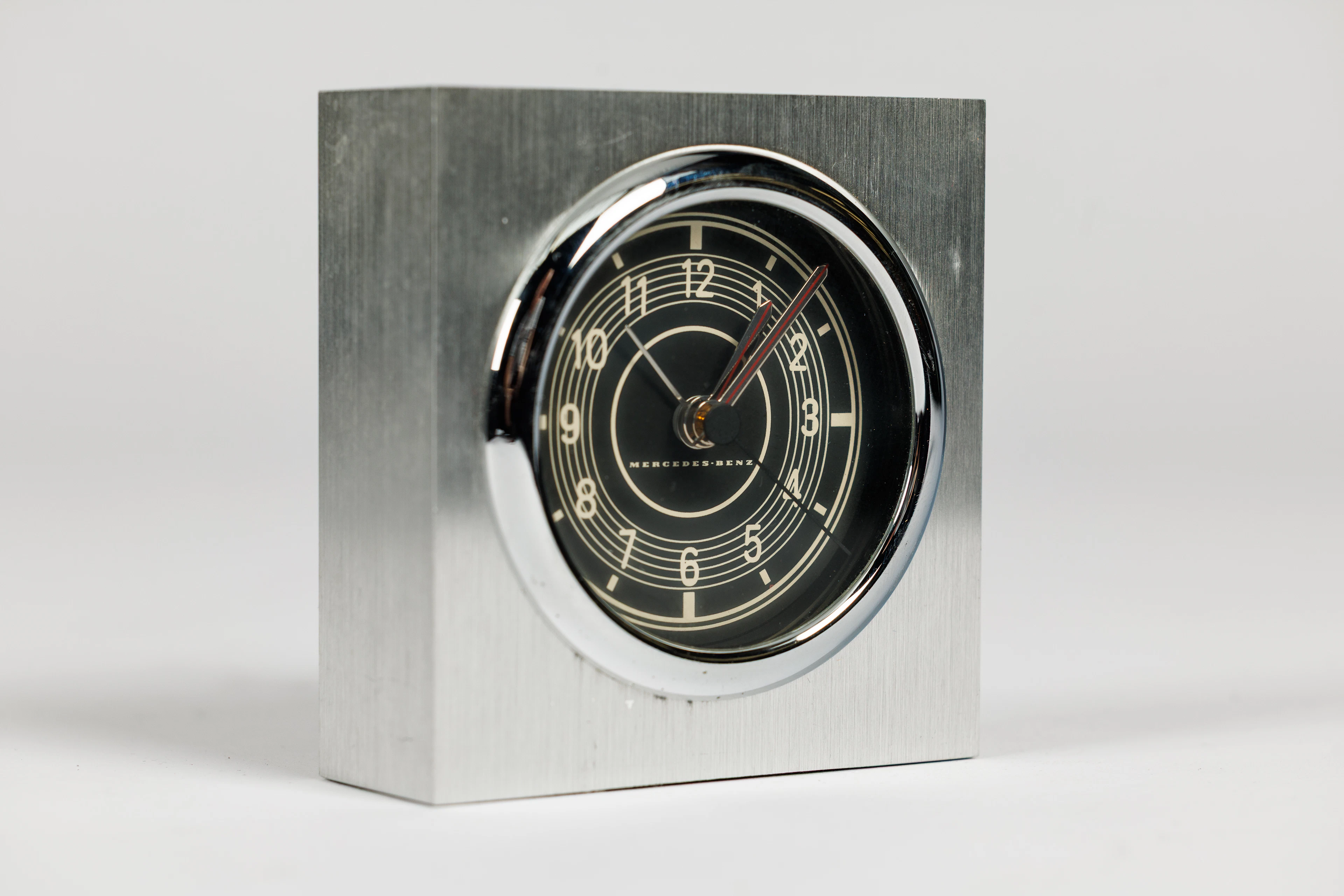 Mercedes–Benz – Alarm clock No reserve