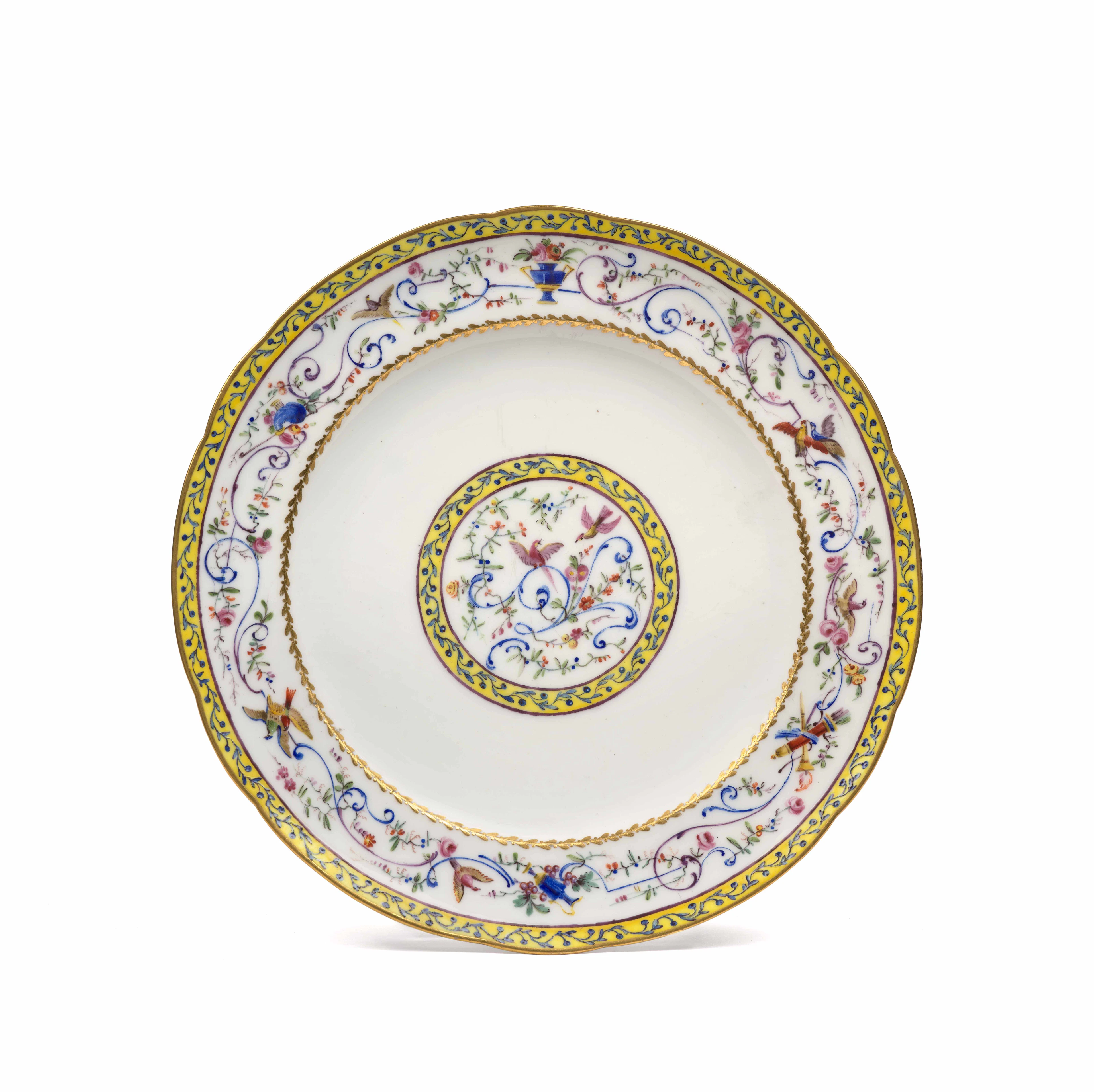 ASSIETTE D’ÉCHANTILLON EN PORCELAINE TENDRE DE SÈVRES DU XVIIIe SIÈCLE