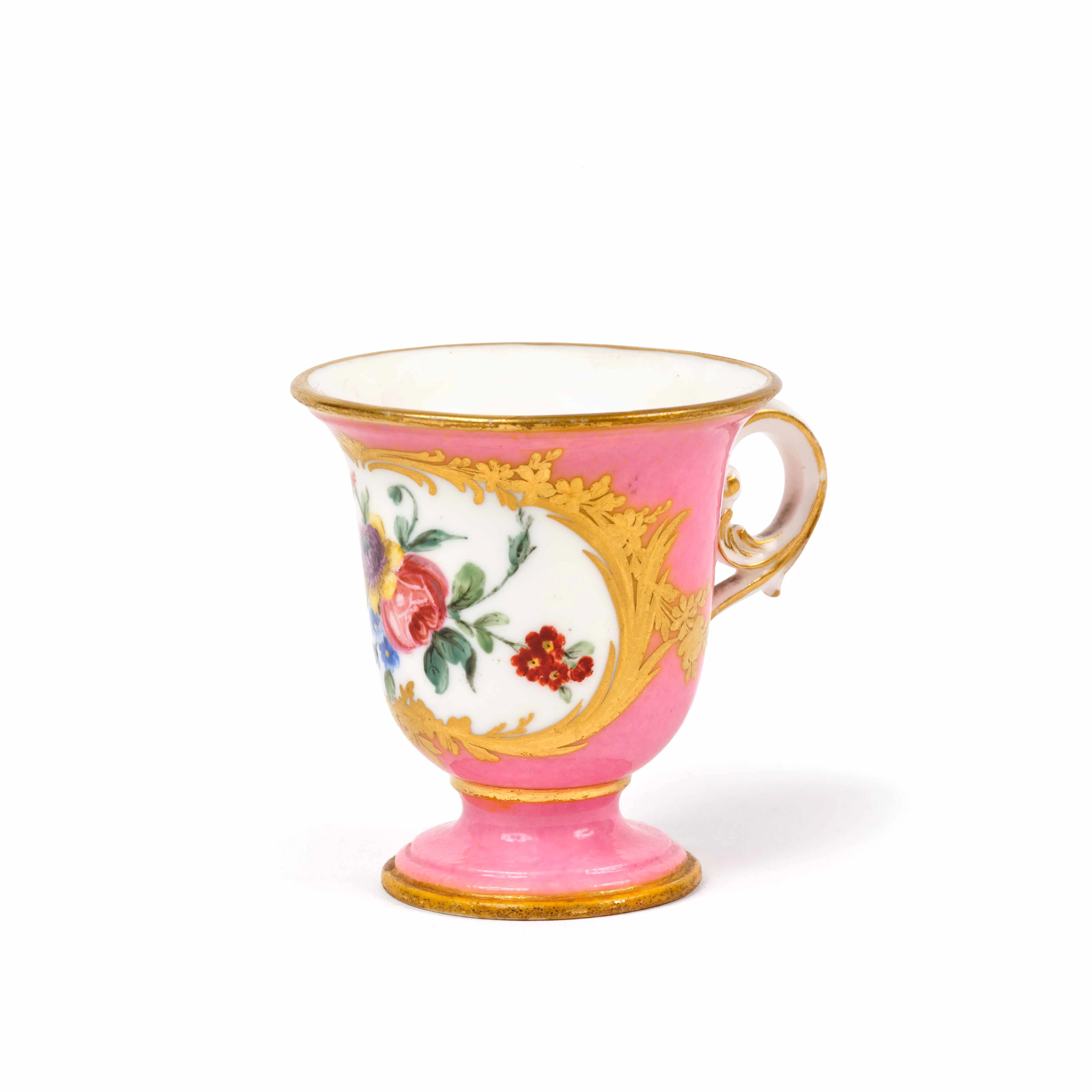 TASSE À GLACE EN PORCELAINE TENDRE DE SÈVRES, VERS 1774