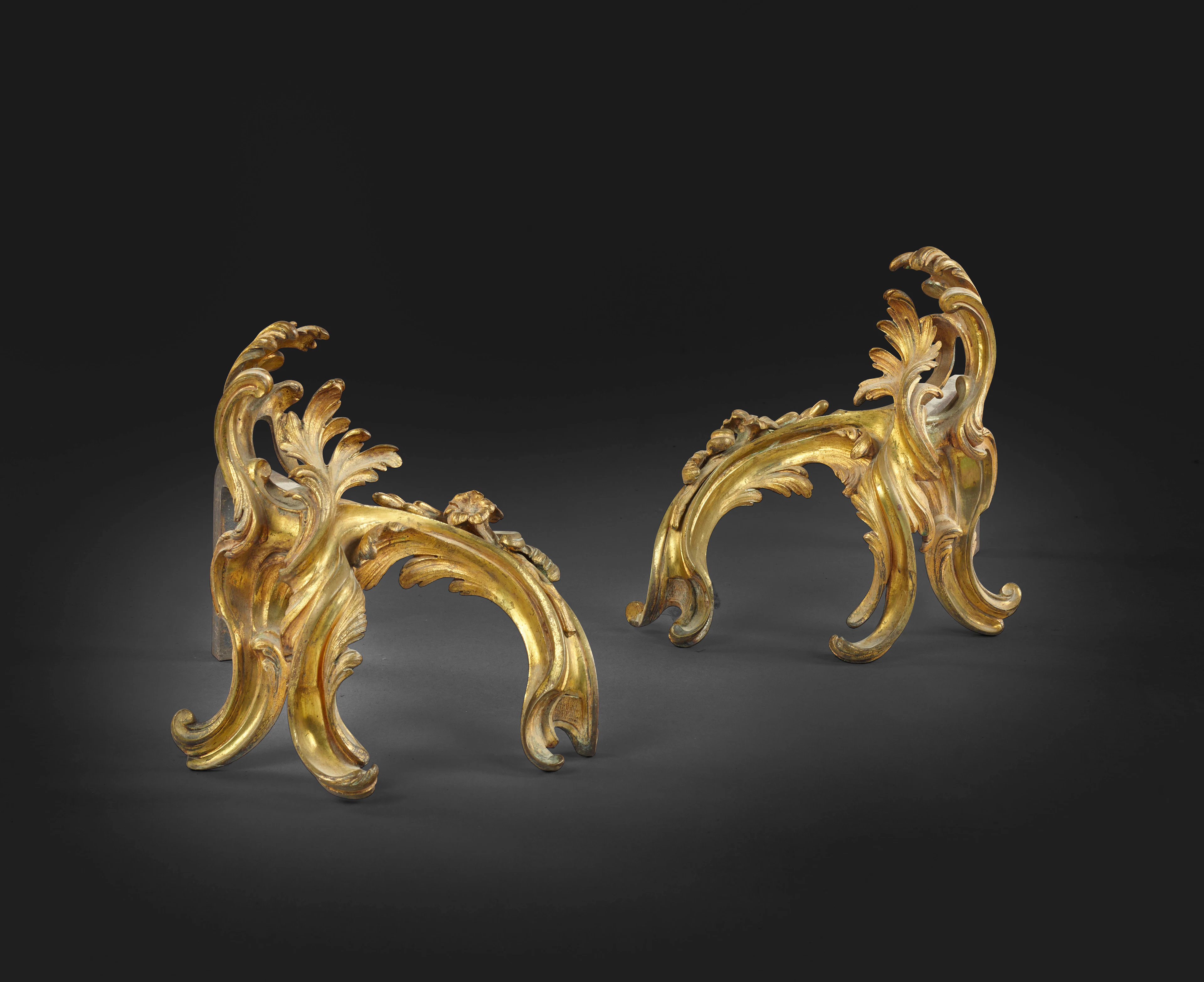 PAIRE DE CHENETS DE STYLE LOUIS XV