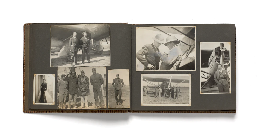 ALBUM DE PHOTOGRAPHIES FAMILIAL AUTOUR DE LA THÉMATIQUE AÉRONAUTIQUE