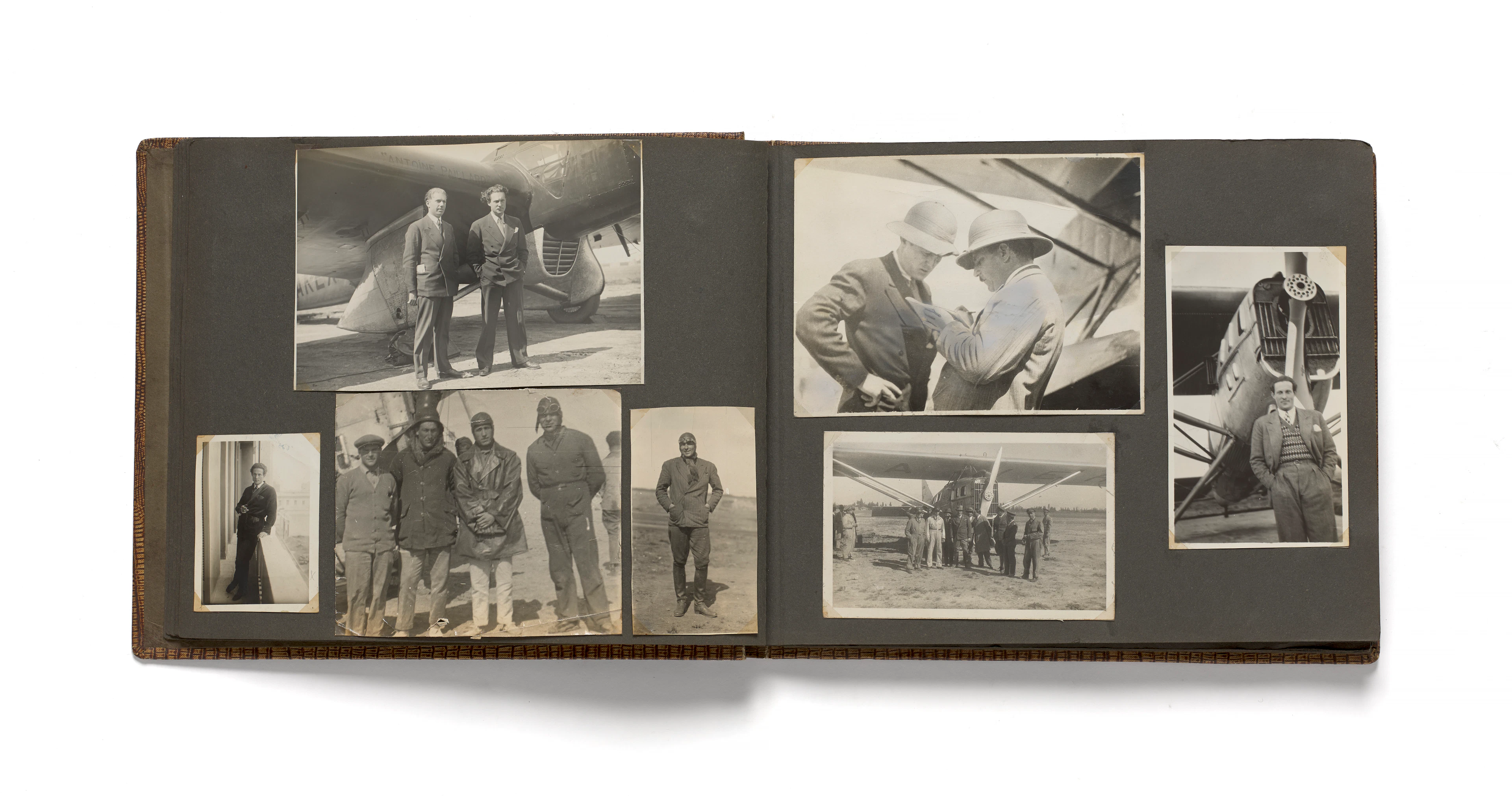 ALBUM DE PHOTOGRAPHIES FAMILIAL AUTOUR DE LA THÉMATIQUE AÉRONAUTIQUE