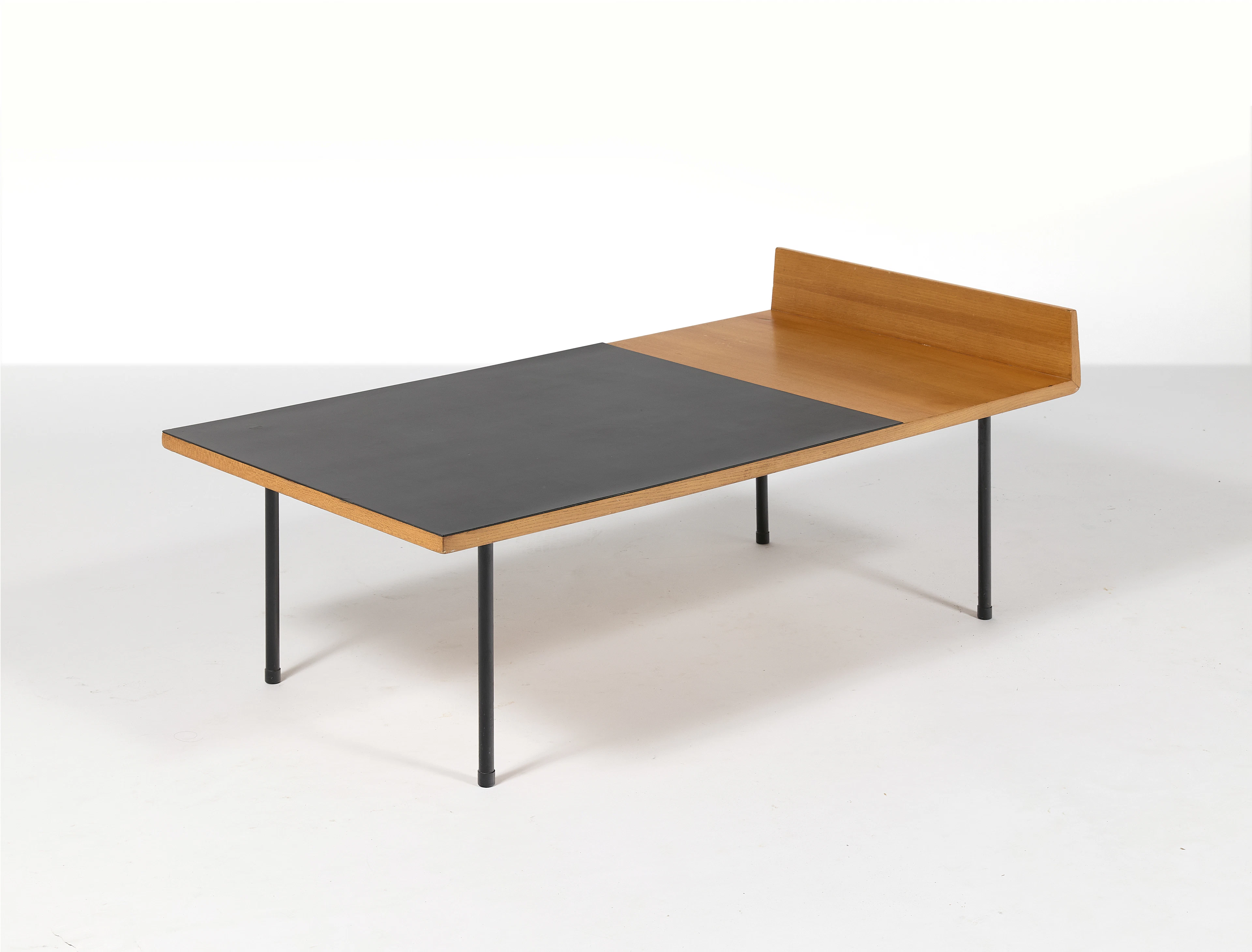 Table basse modèle 132 – circa 1953