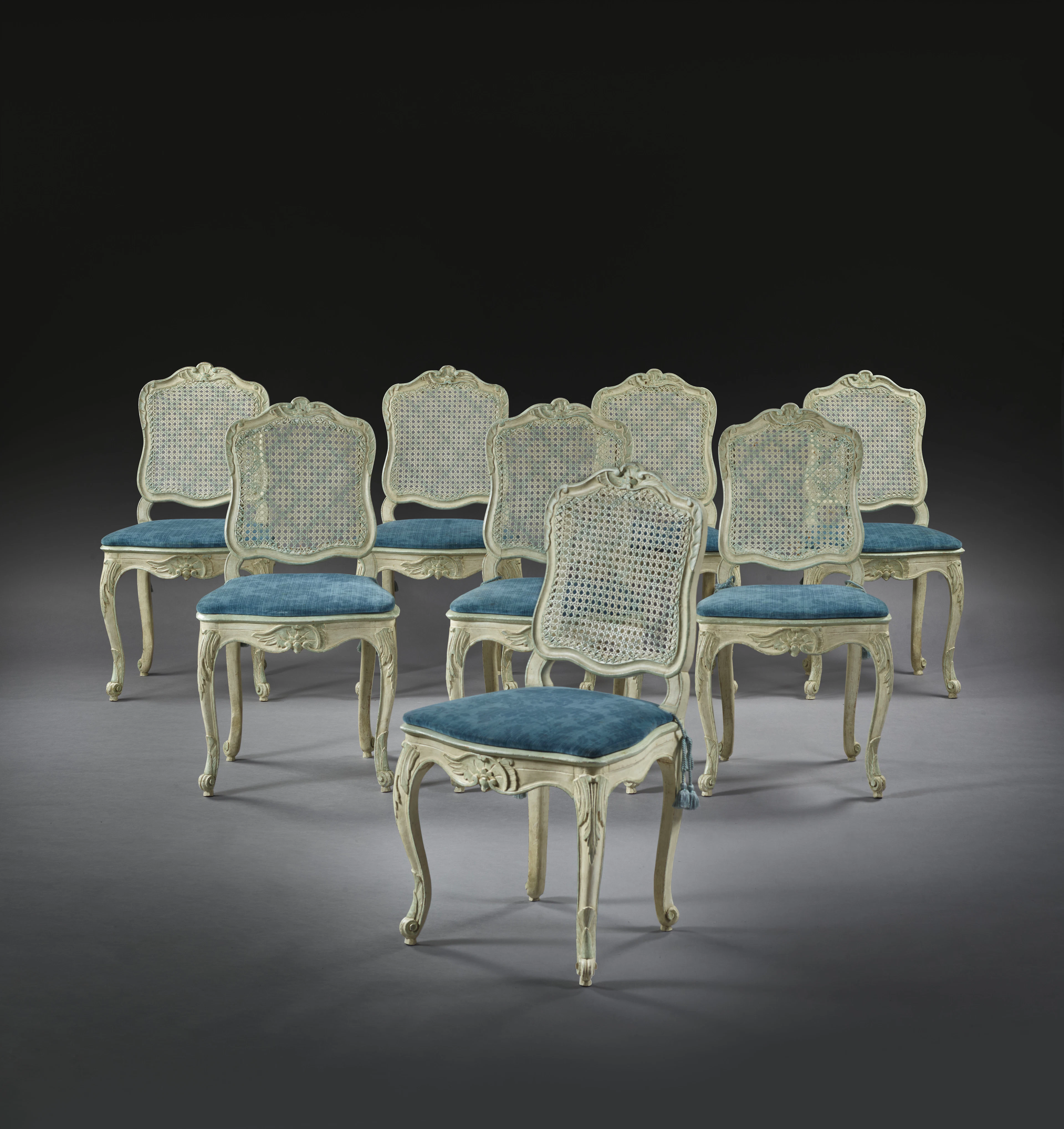 SUITE DE HUIT CHAISES CANNÉES D'ÉPOQUE LOUIS XV