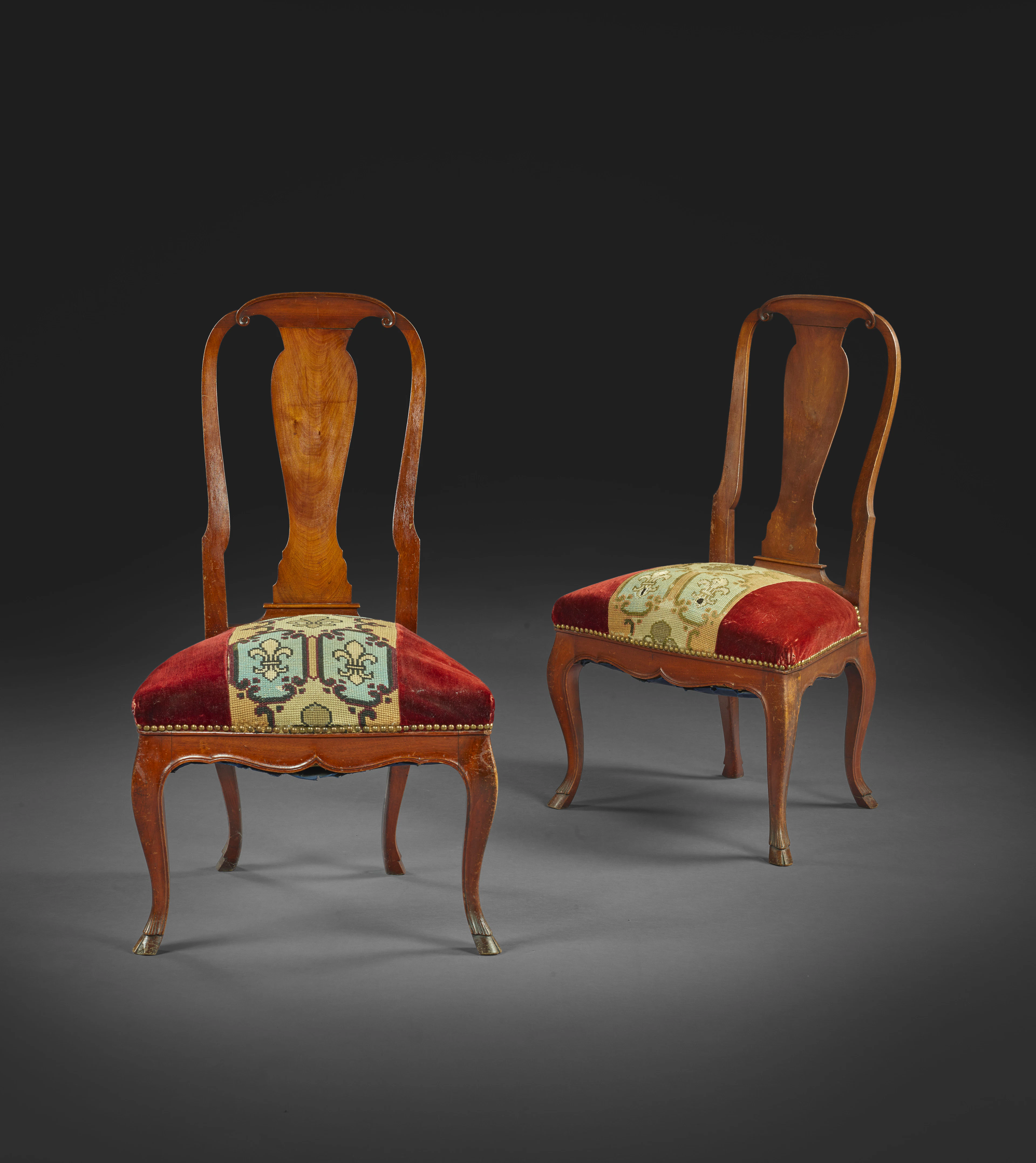 PAIRE DE CHAISES SUISSES DU MILIEU DU XVIIIe SIÈCLE, BERNE