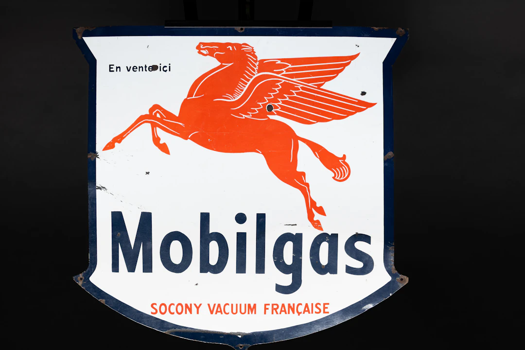 Mobilgas – Enamelled sign No reserve