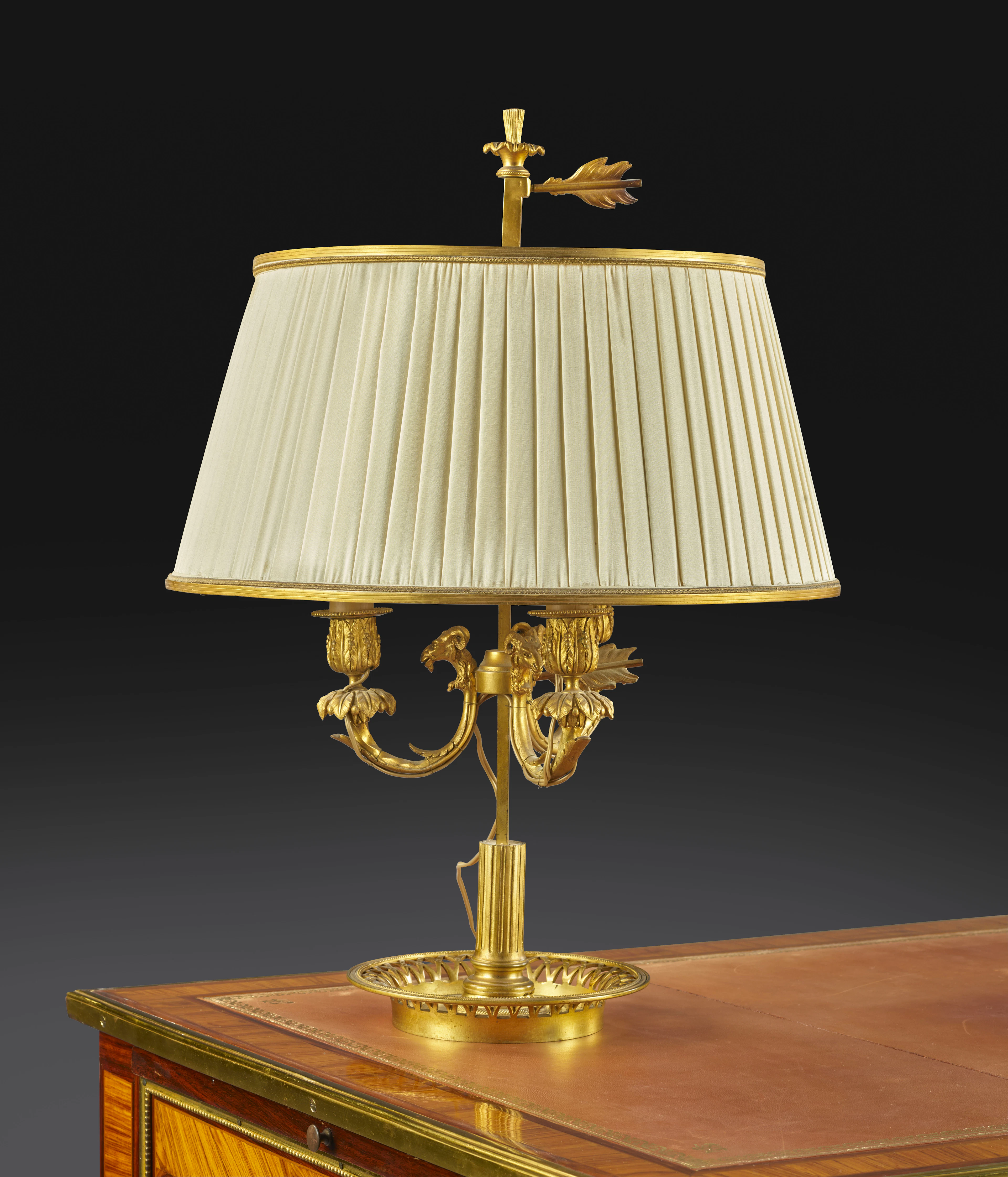 LAMPE BOUILOTTE DE STYLE LOUIS XVI