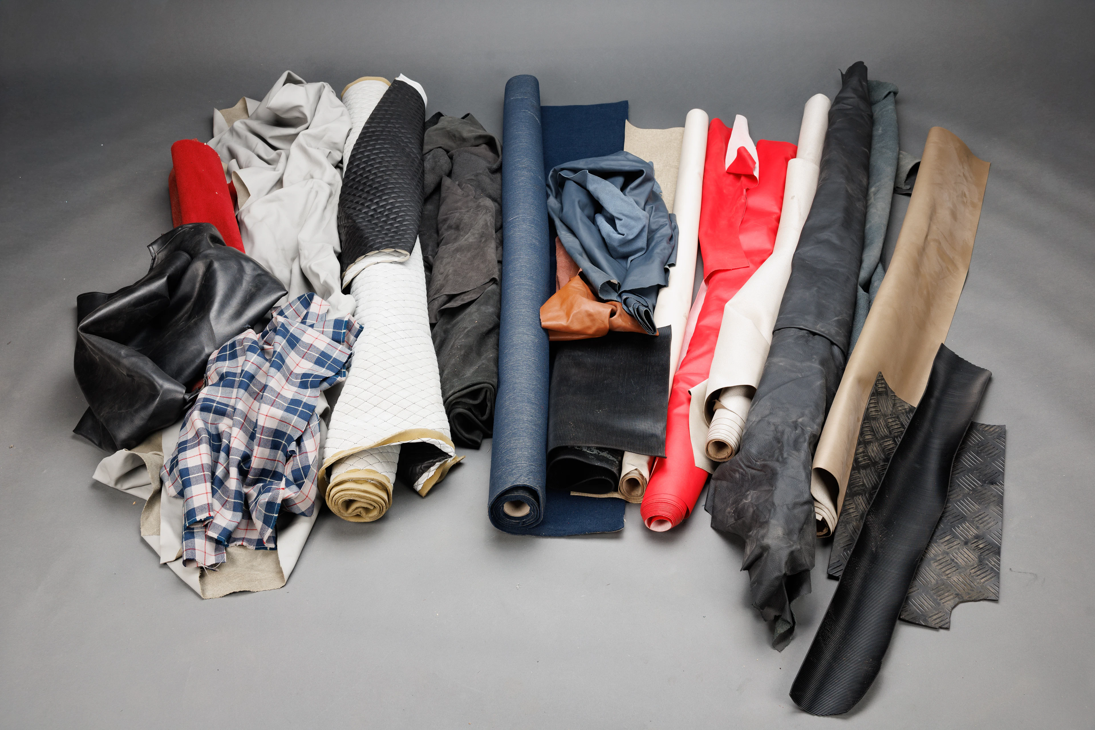 Carpets, leathers, and fabrics No reserve