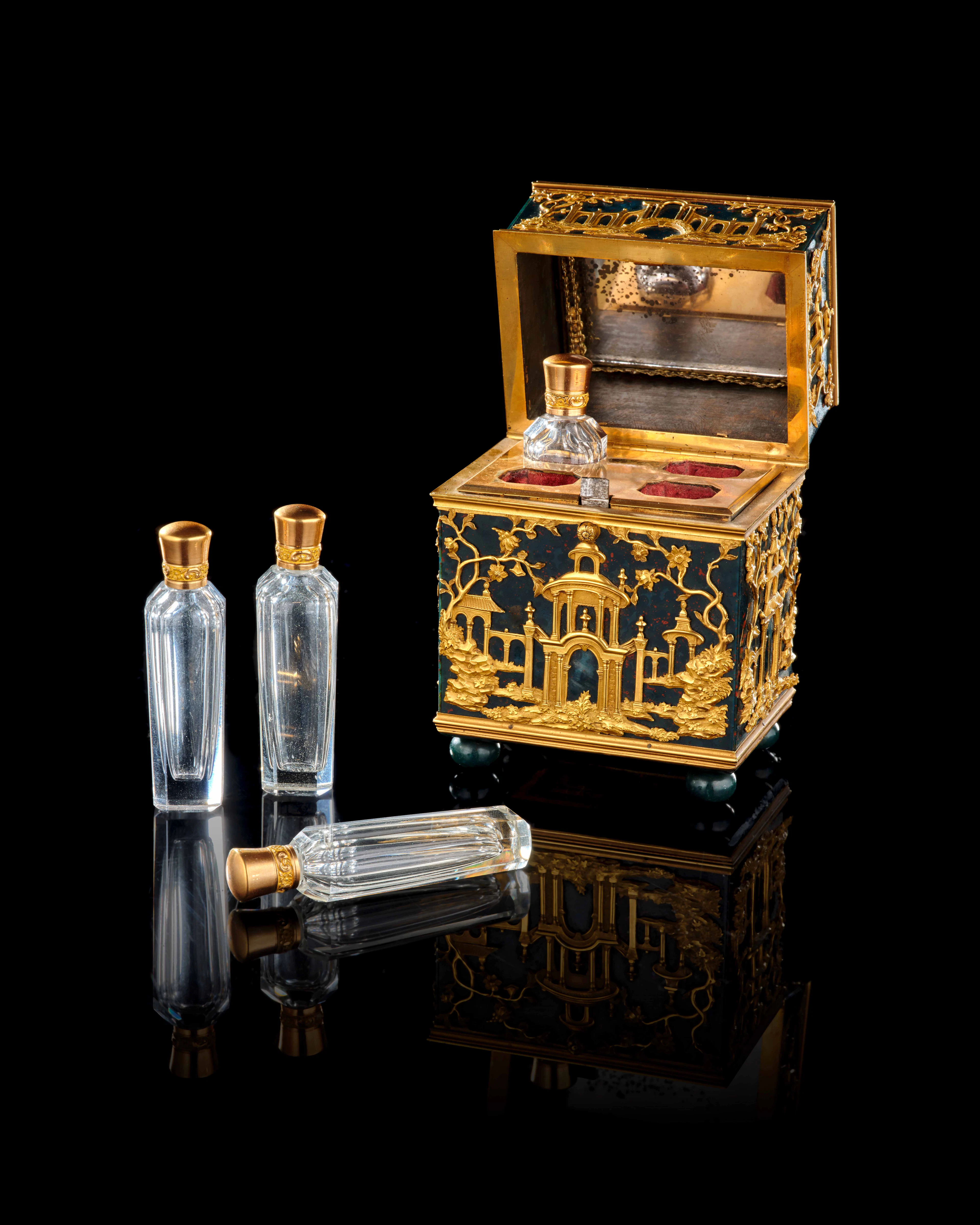 NÉCESSAIRE À PARFUMS, TRAVAIL ANGLAIS, VERS 1770