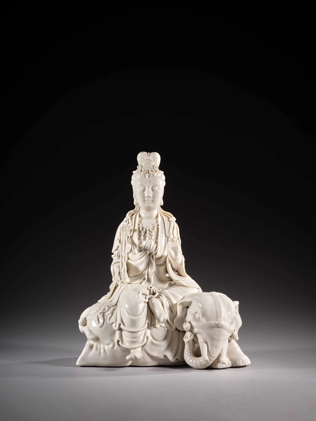 STATUETTE DE GUANYIN EN PORCELAINE BLANC DE CHINE, Chine, XXe siècle