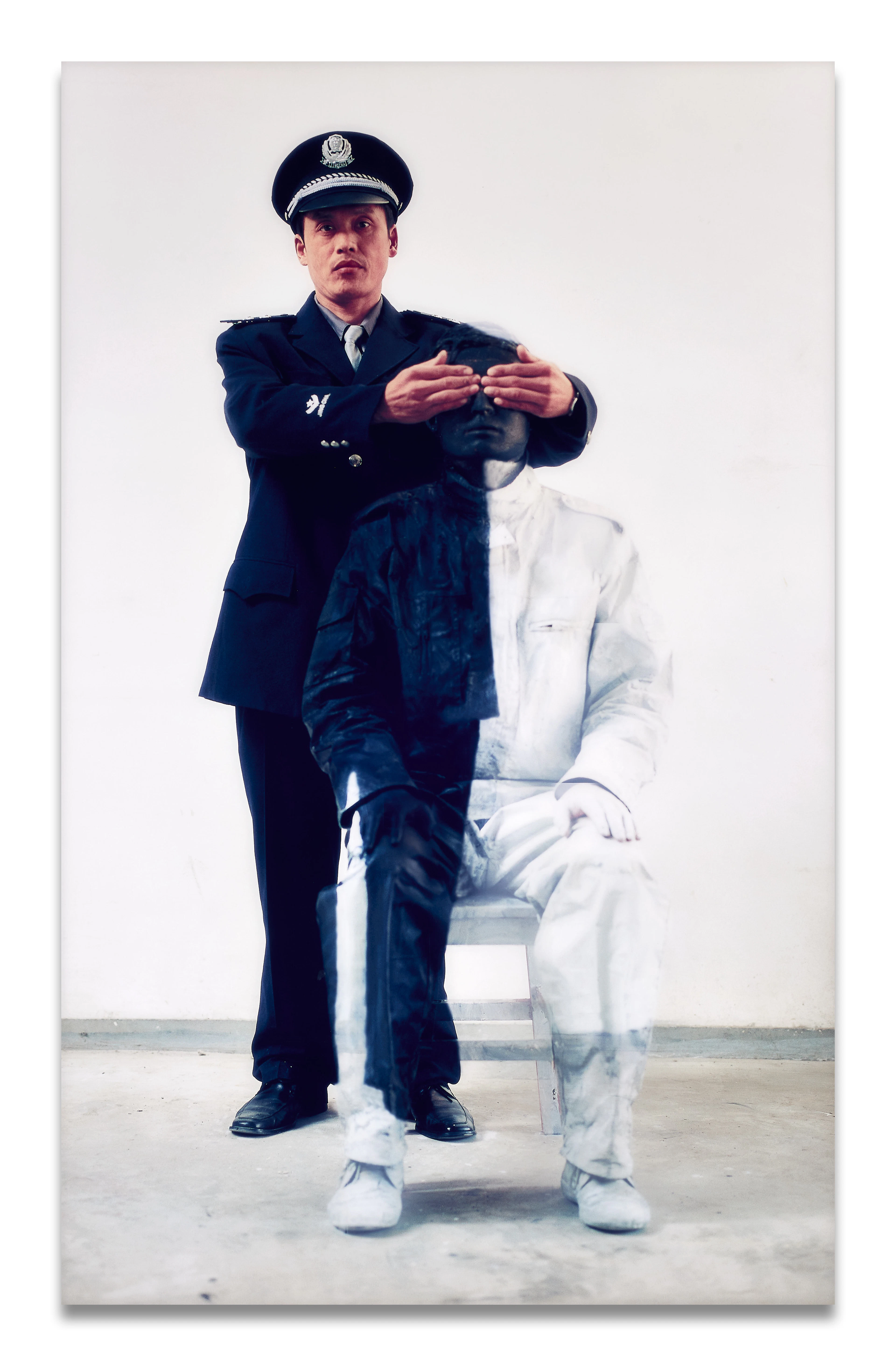 Liu BOLIN Chinois - Né en 1973 Hiding in the city : Civilian and Policeman