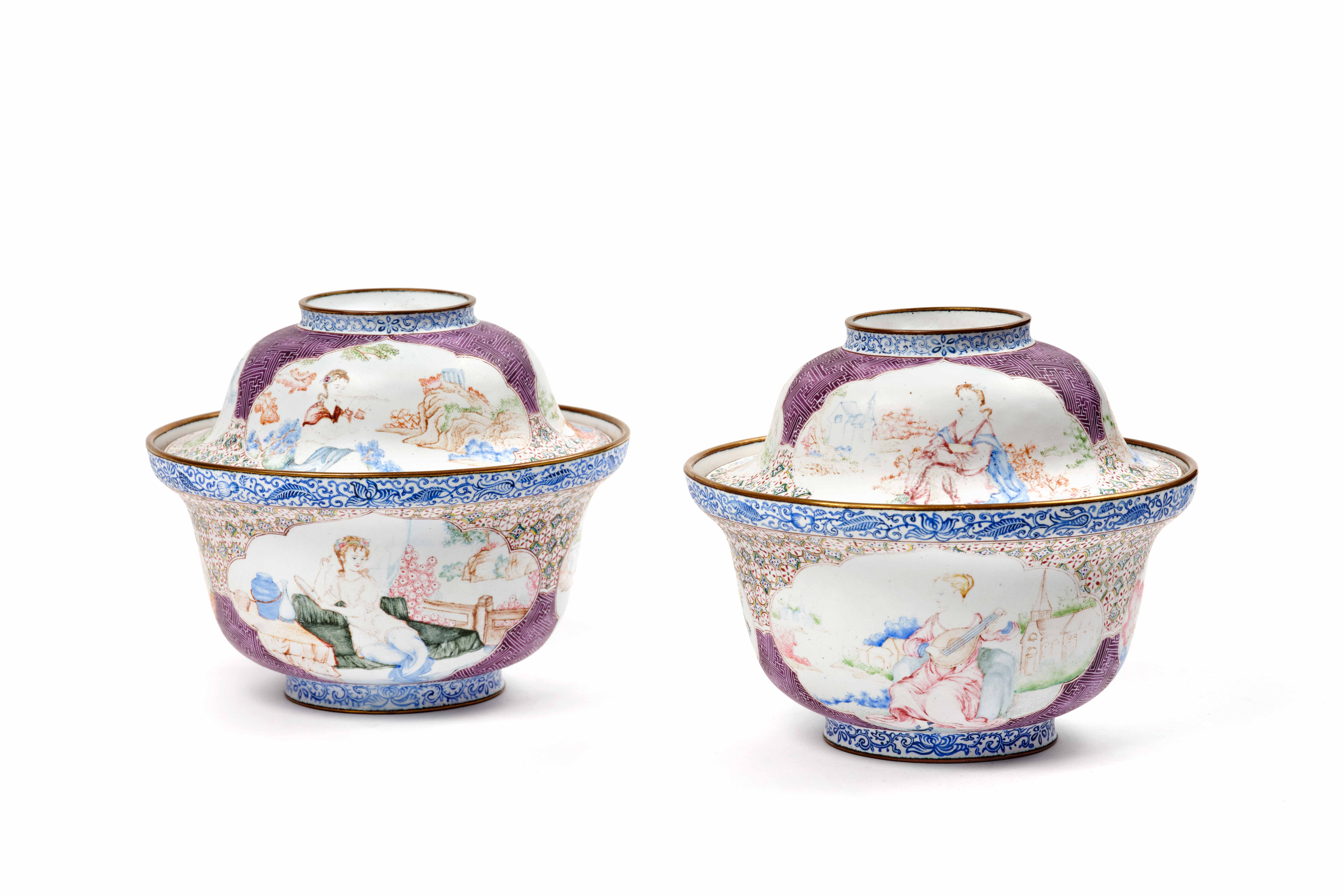 PAIRE DE BOLS COUVERTS EN CUIVRE ET ÉMAUX PEINTS, Chine, dynastie
