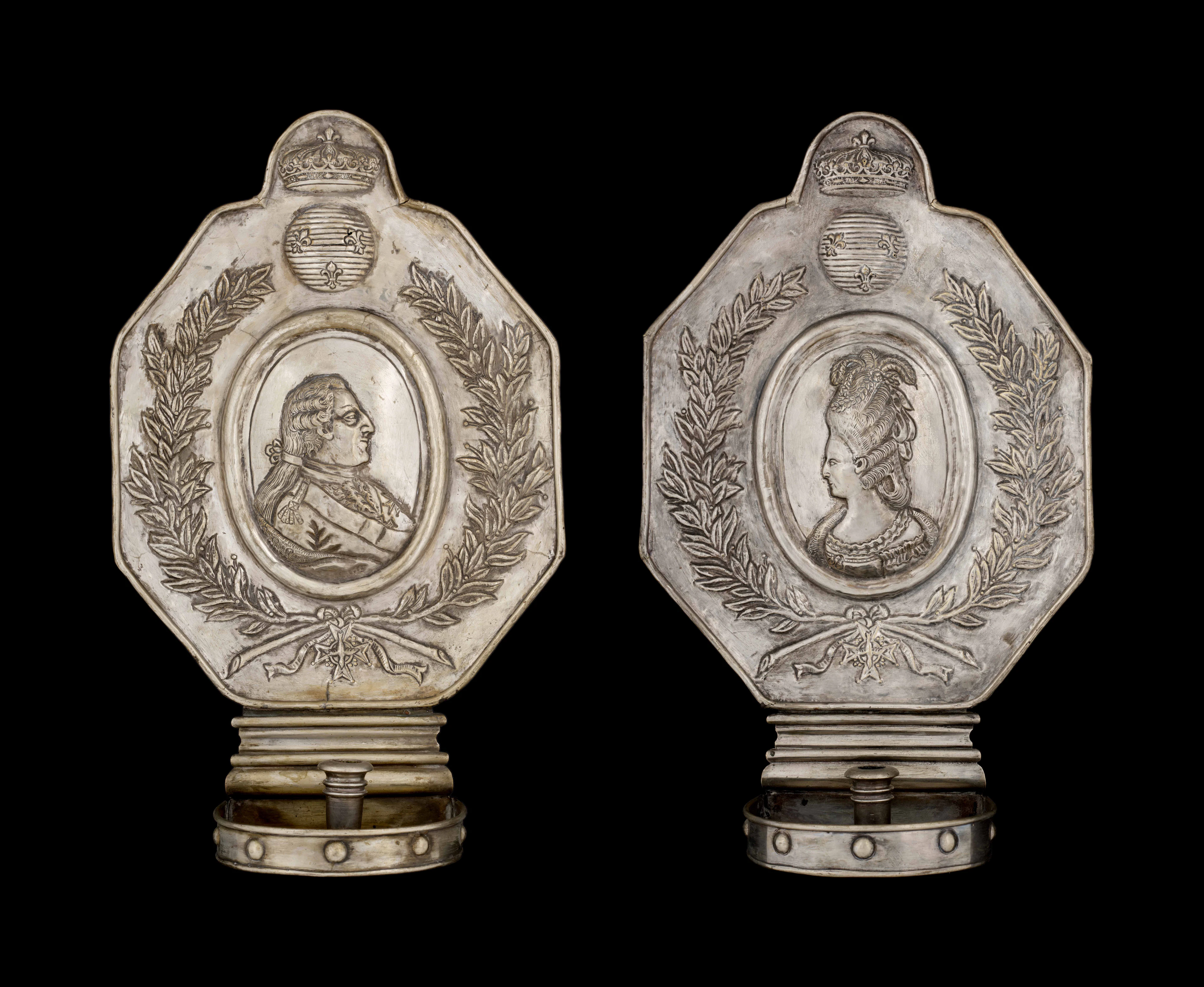 PAIRE D'APPLIQUES DE STYLE BAROQUE