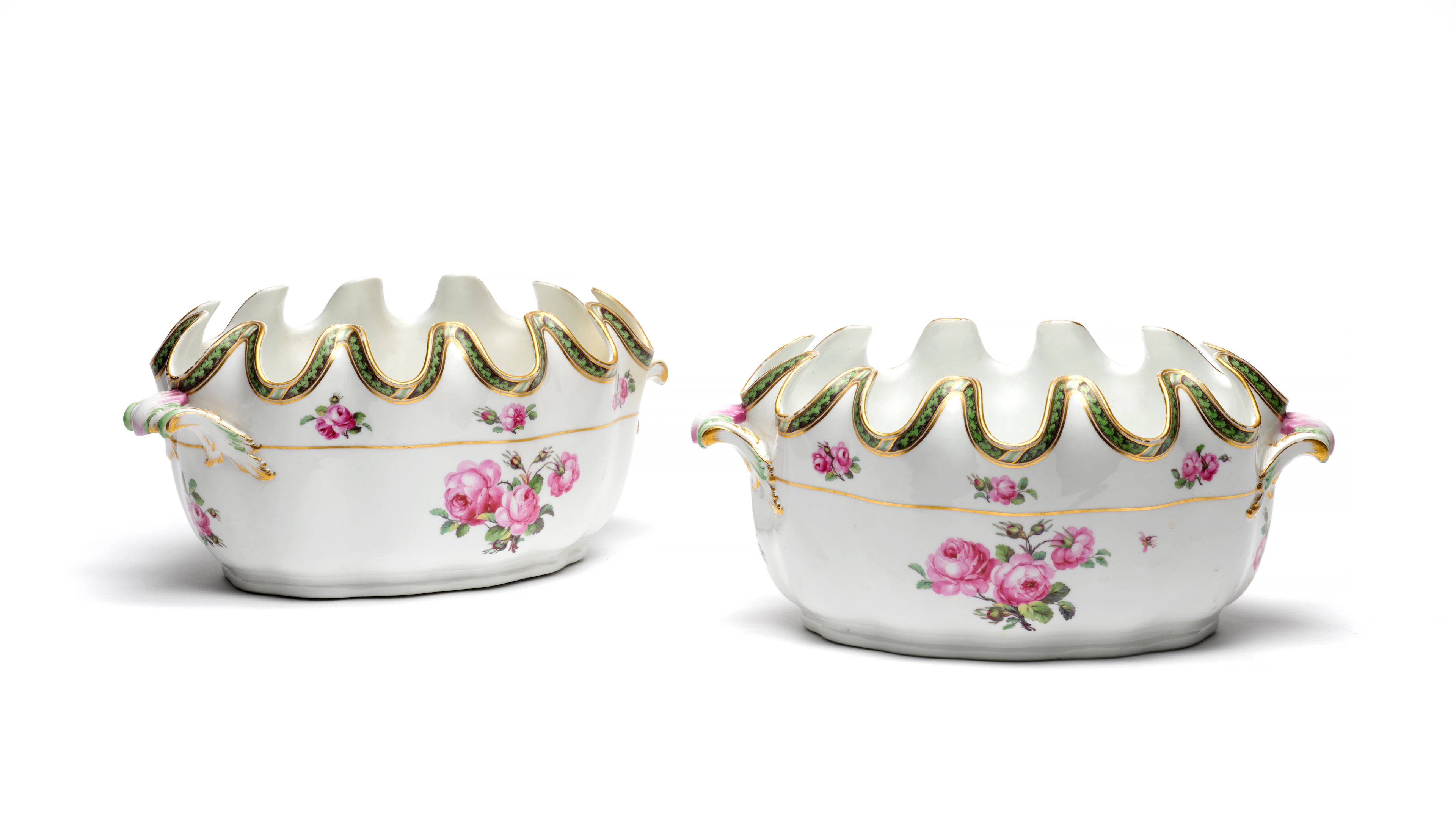 PAIRE DE VERRIÈRES OVALES EN PORCELAINE DE BERLIN DE LA FIN DU XVIIIe SIÈCLE