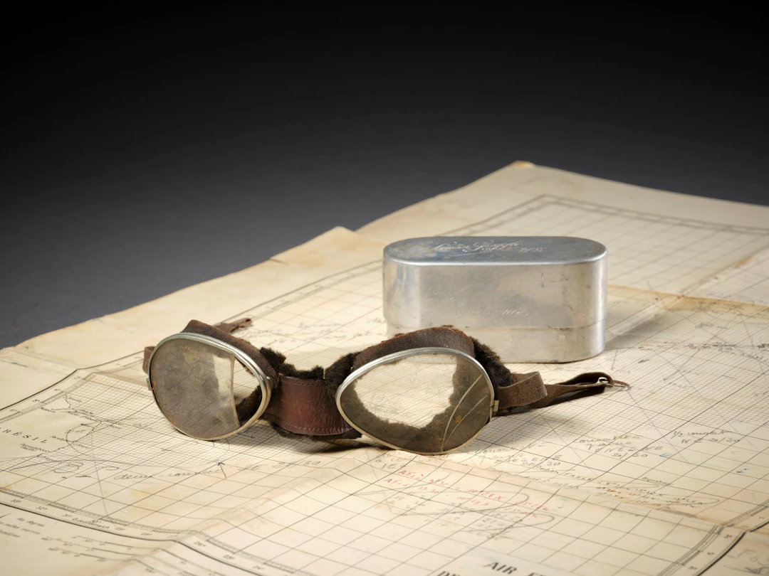 PAIRE DE LUNETTES D’AVIATEUR « LUXOR GOGGLE N°5 » UTILISÉE PAR JEAN MERMOZ