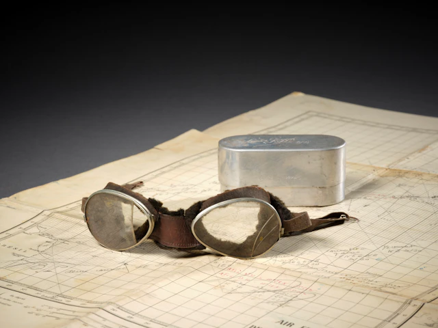 PAIRE DE LUNETTES D’AVIATEUR « LUXOR GOGGLE N°5 » UTILISÉE PAR JEAN MERMOZ