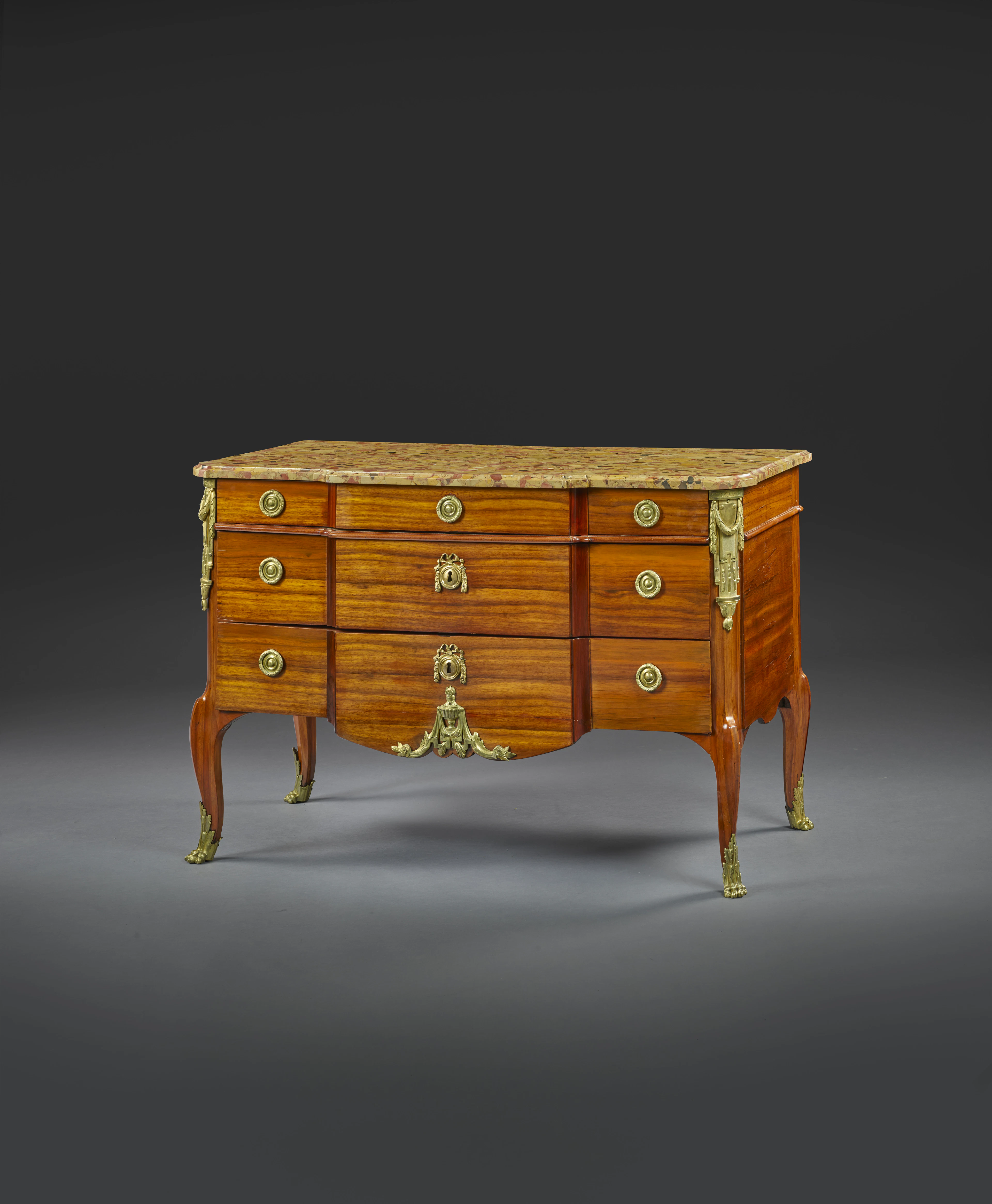 COMMODE À LA GRECQUE D'ÉPOQUE TRANSITION