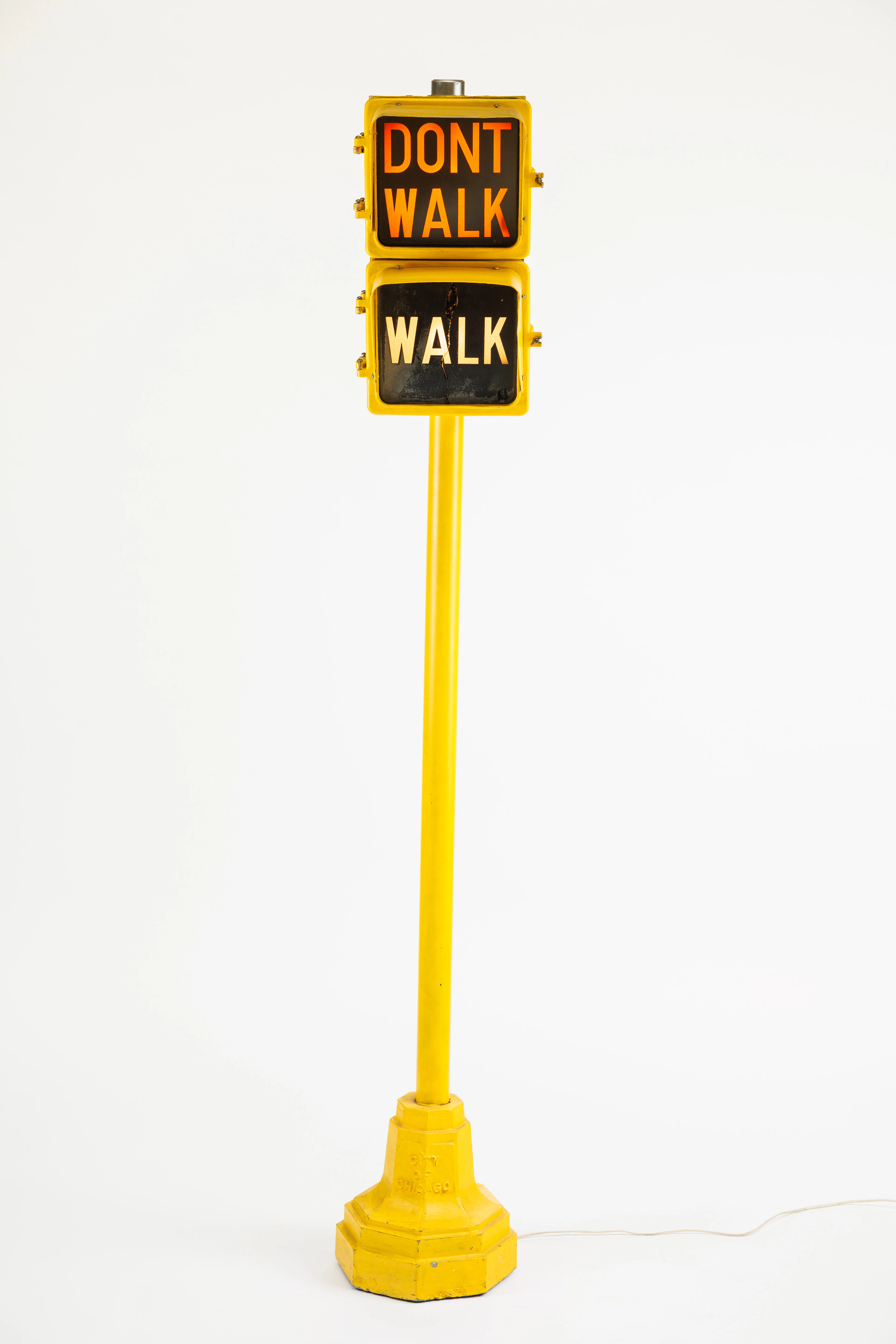 Chicago – "Walk / Don’t Walk" pedestrian traffic signal No reserve