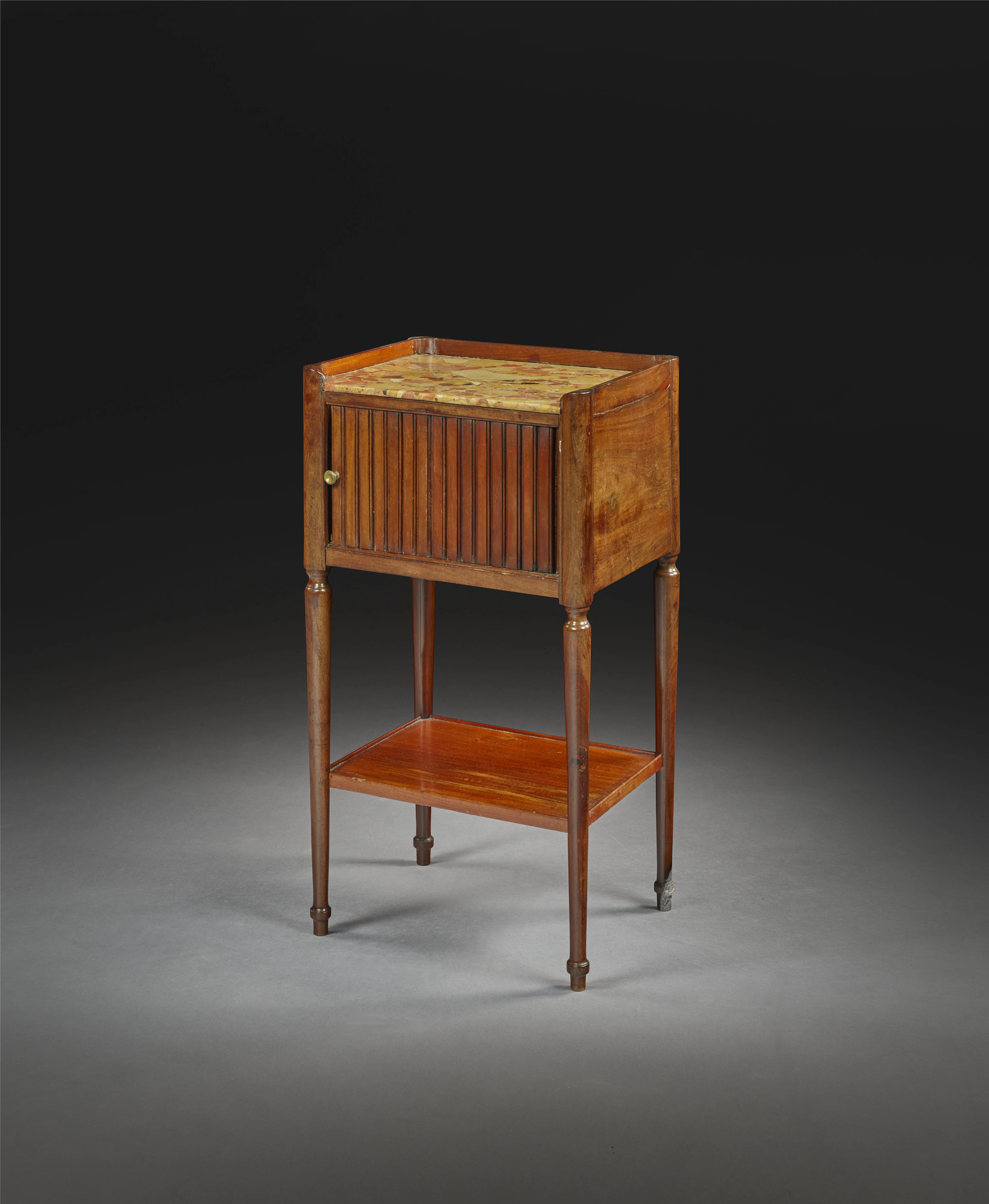 - TABLE DE CHEVET DE LA FIN DU XVIIIe SIÈCLE