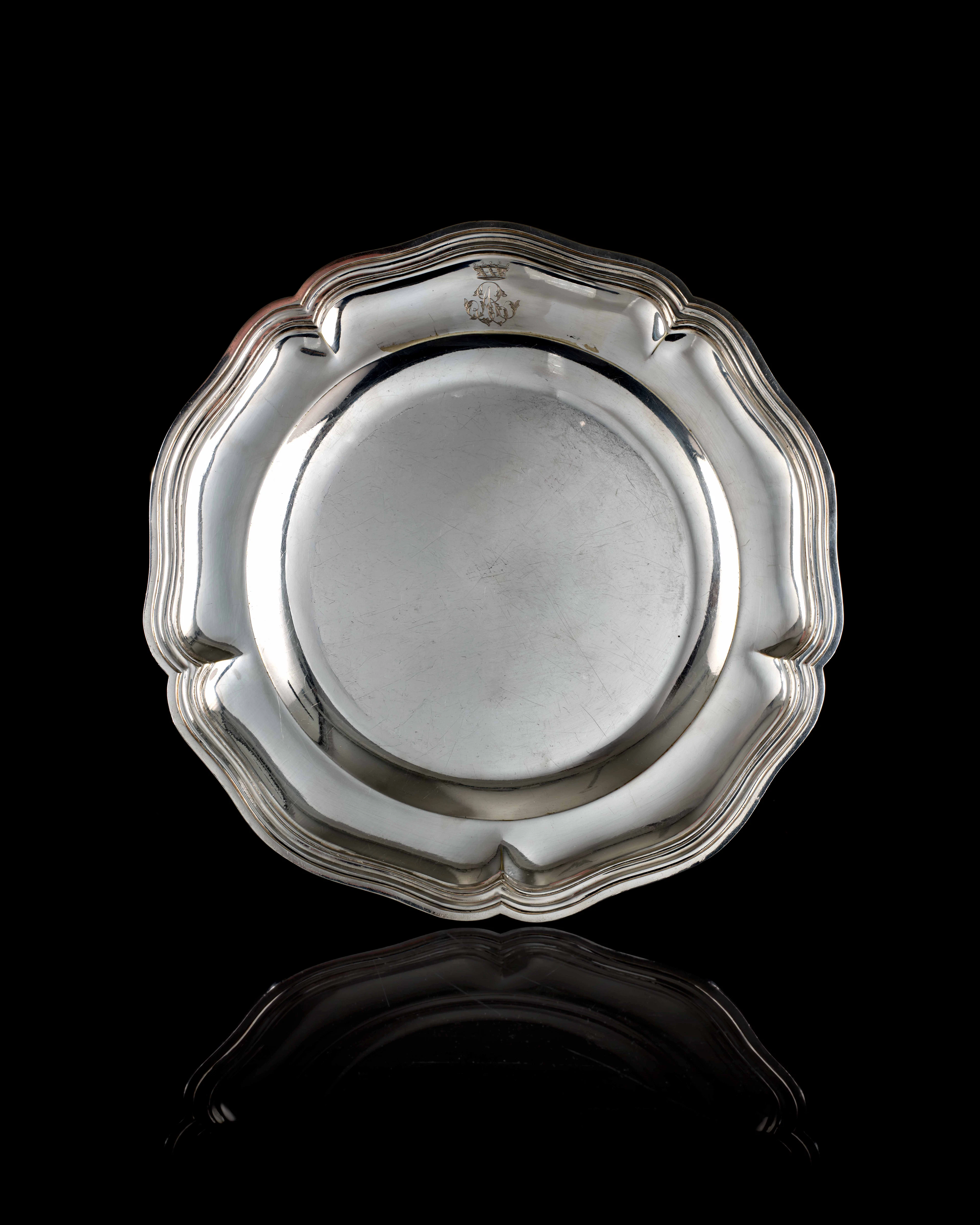 PLAT ROND EN MÉTAL ARGENTÉ