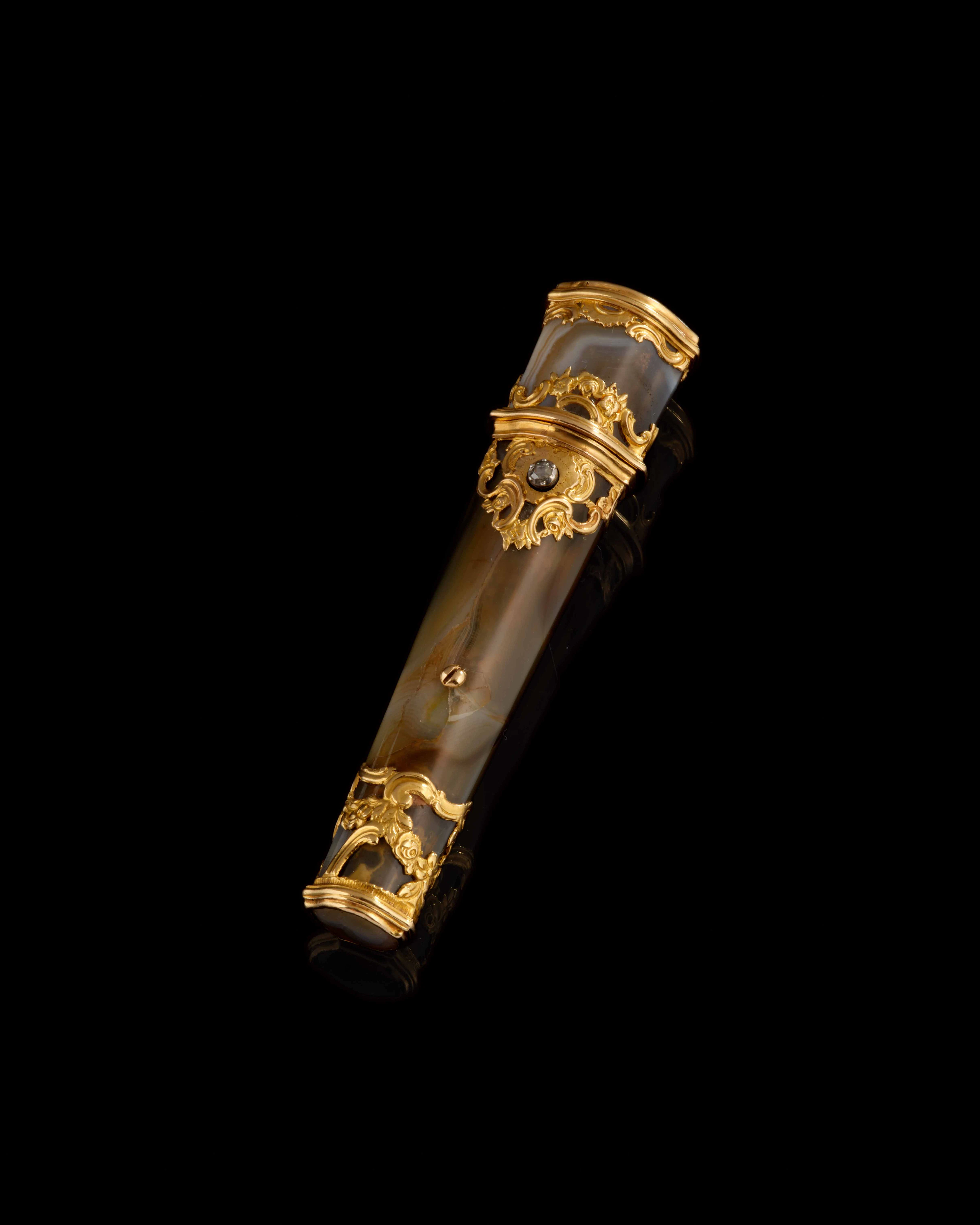 ÉTUI À SELS EN AGATE, MONTURE EN OR