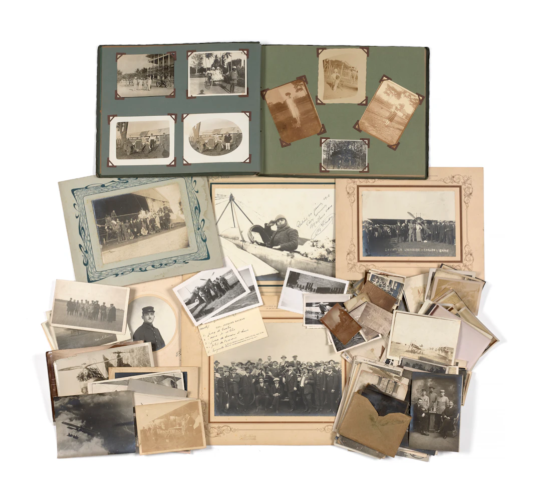 IMPORTANTE RÉUNION DE PHOTOGRAPHIES RELATIVES AUX PILOTES JACOB FRANCO
