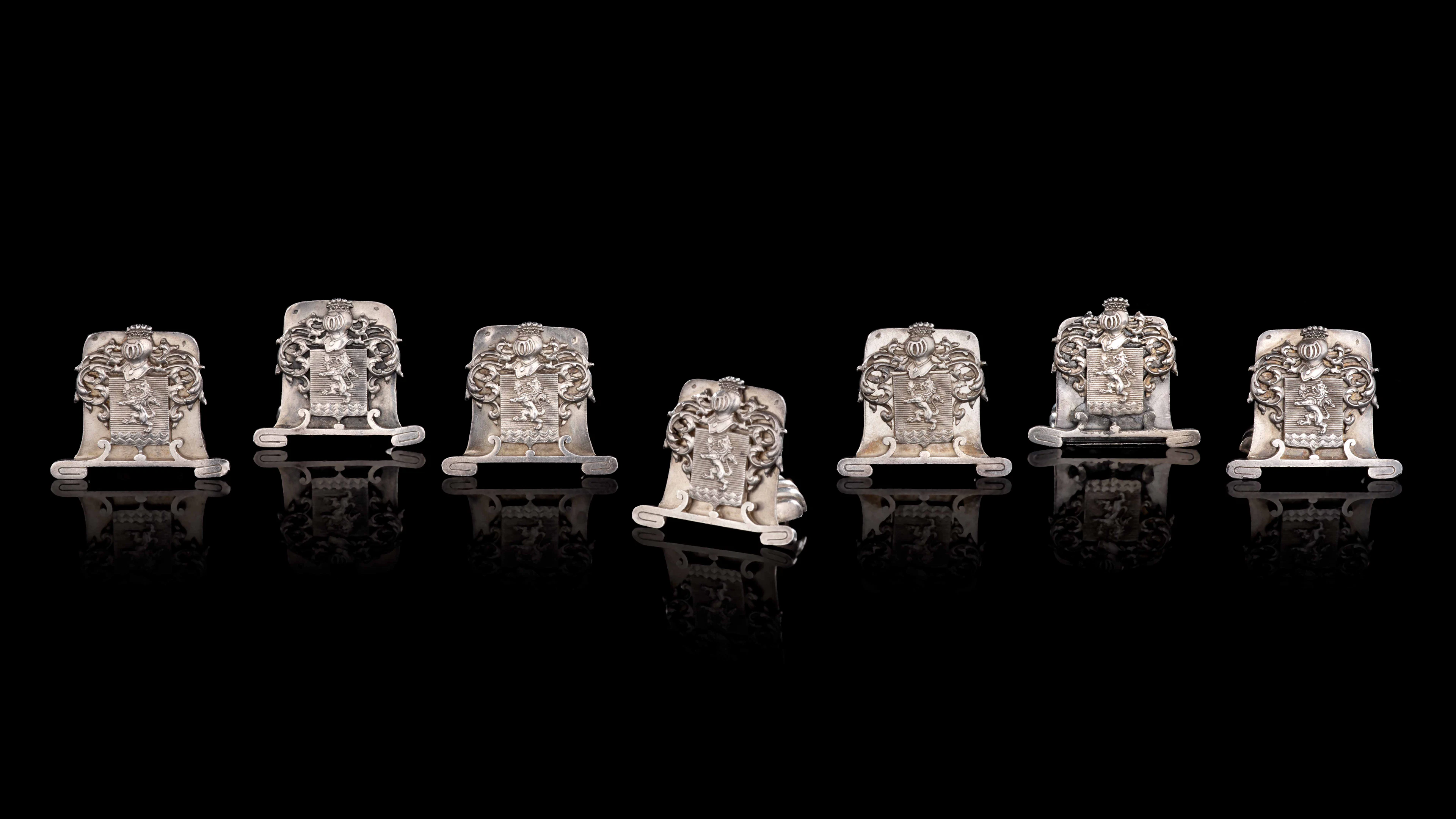 ENSEMBLE DE SEPT PORTE-NOMS EN ARGENT