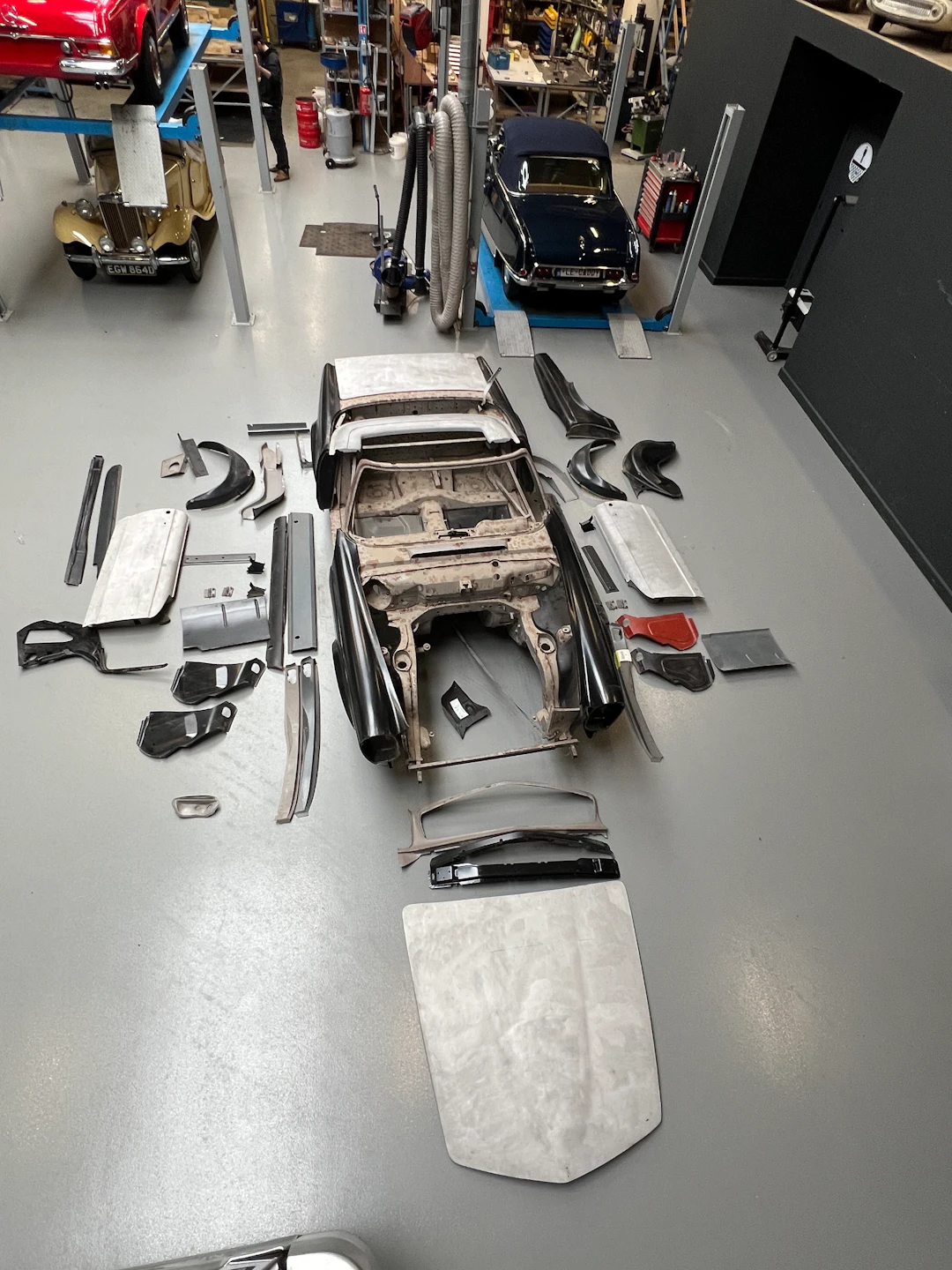 Mercedes-Benz 280 SL – Restoration project No reserve