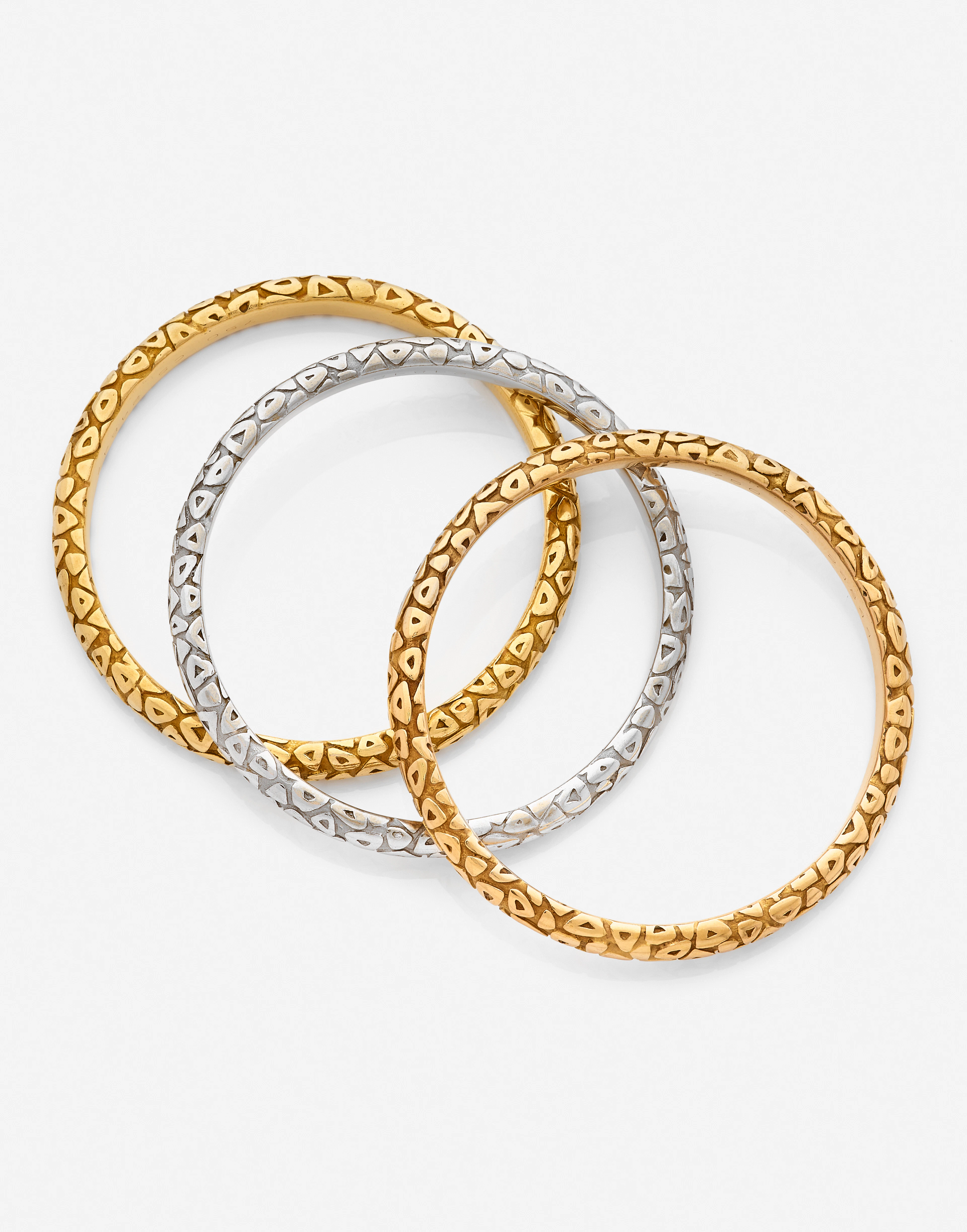 ÉCRIN D'UNE ÉLÉGANTE - PART. III CHAUMET - Suite de trois bracelets "Carrouse"