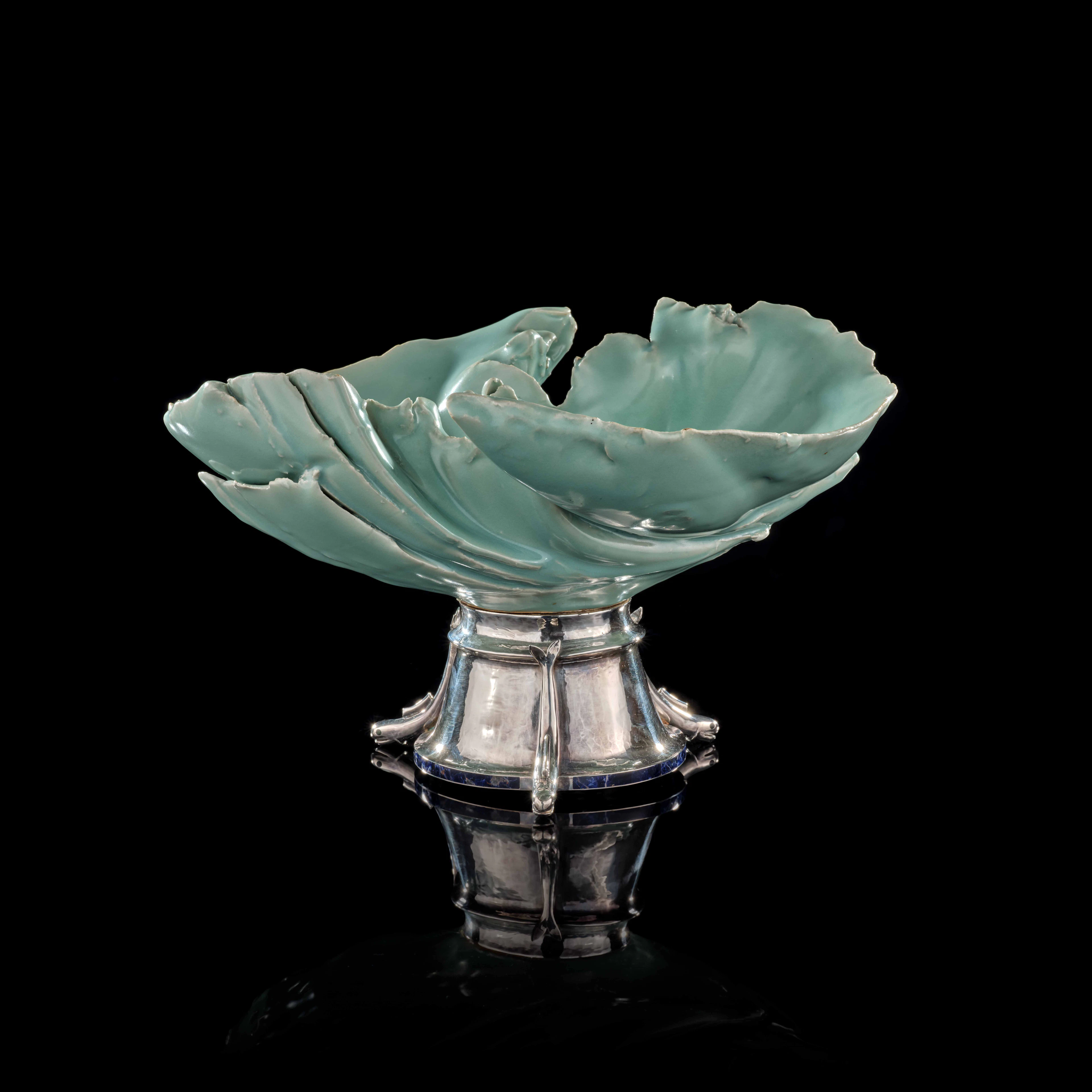 COUPE AUX TRITONS EN GRÈS PORCELAINEUX, ARGENT ET SODALITE