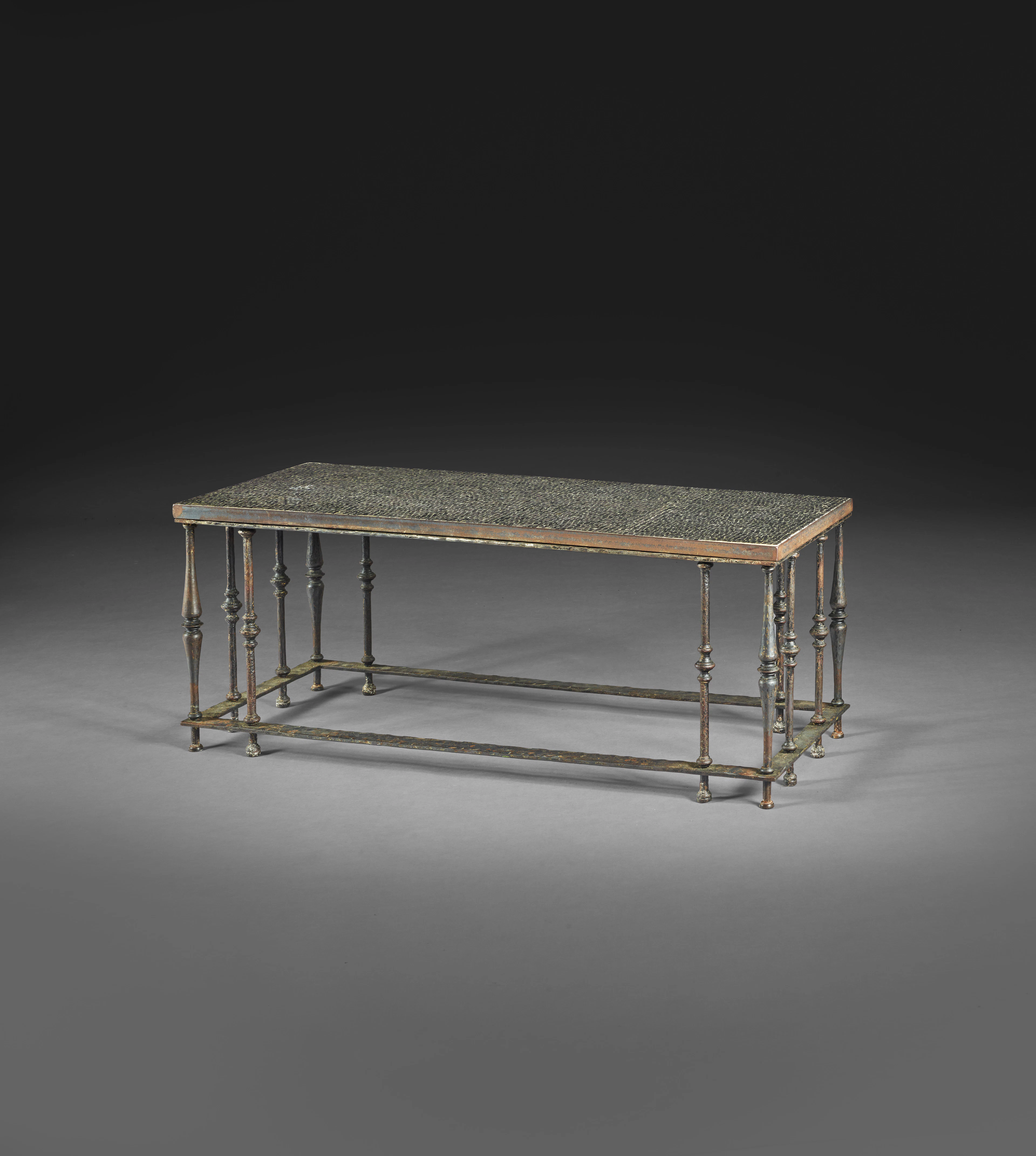 TABLE DE SALON DE GOÛT NÉO-ÉTRUSQUE