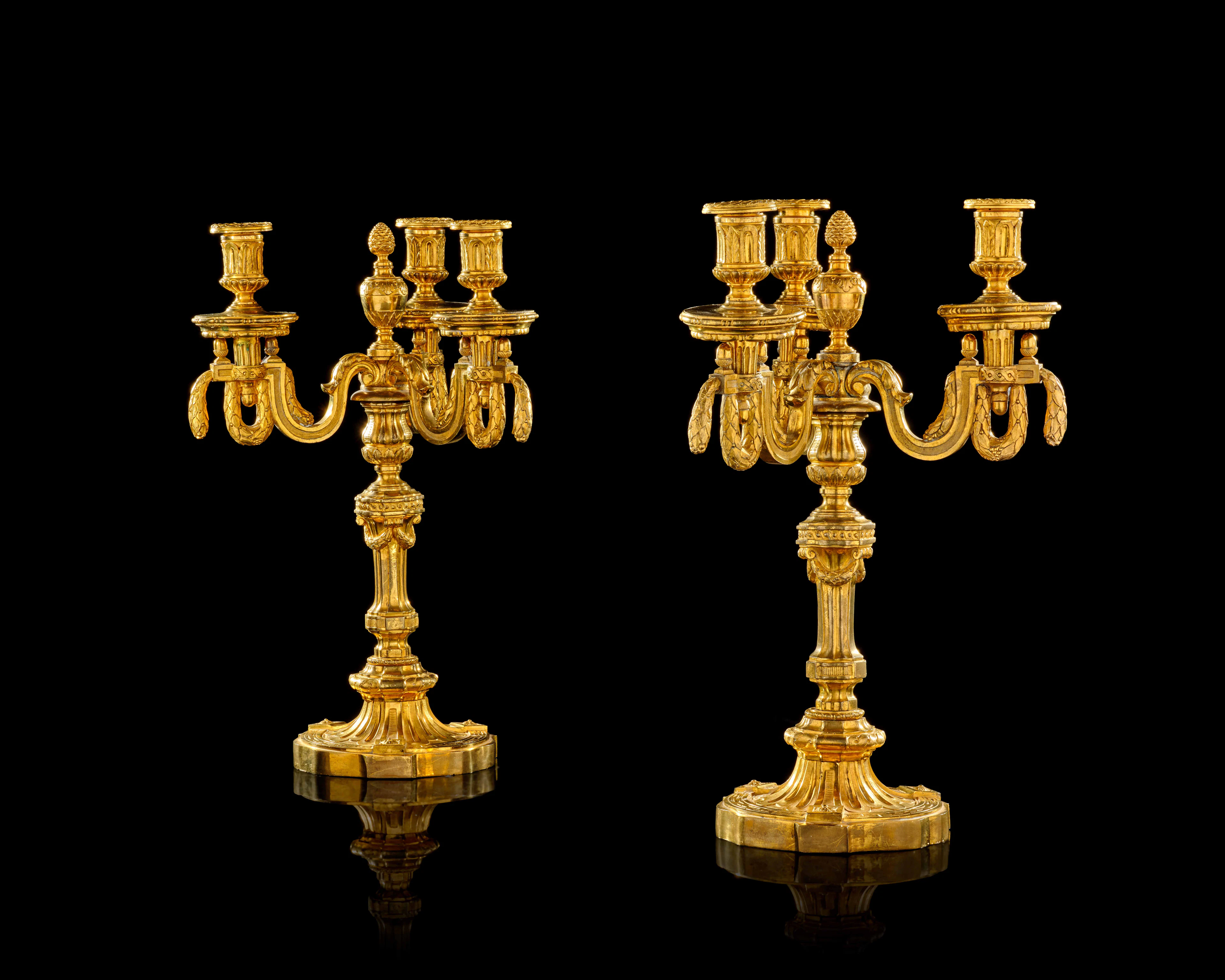 PAIRE DE CANDÉLABRES D'ÉPOQUE LOUIS XVI