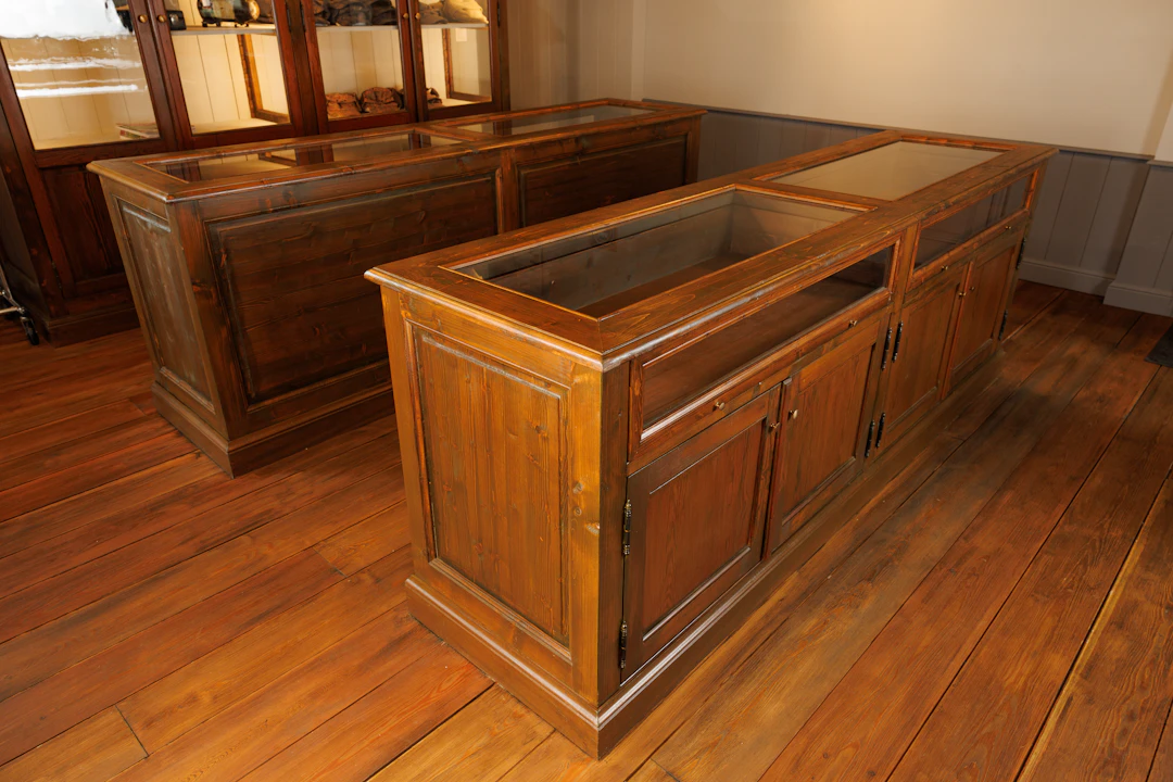 Shop display cabinets No reserve