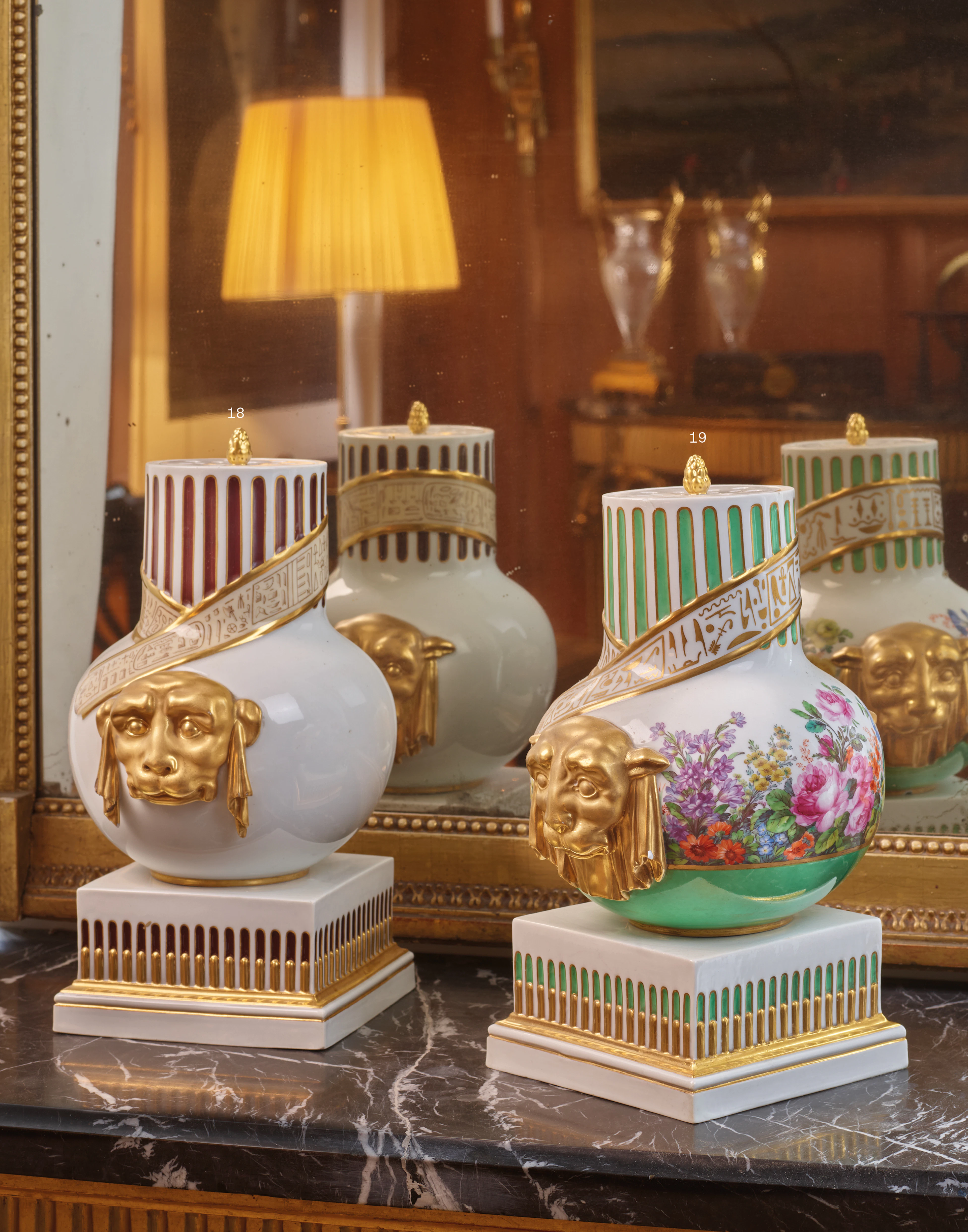 VASE COUVERT EN PORCELAINE DE BERLIN DE LA FIN DU XVIIIe SIÈCLE, VERS 1790-1795