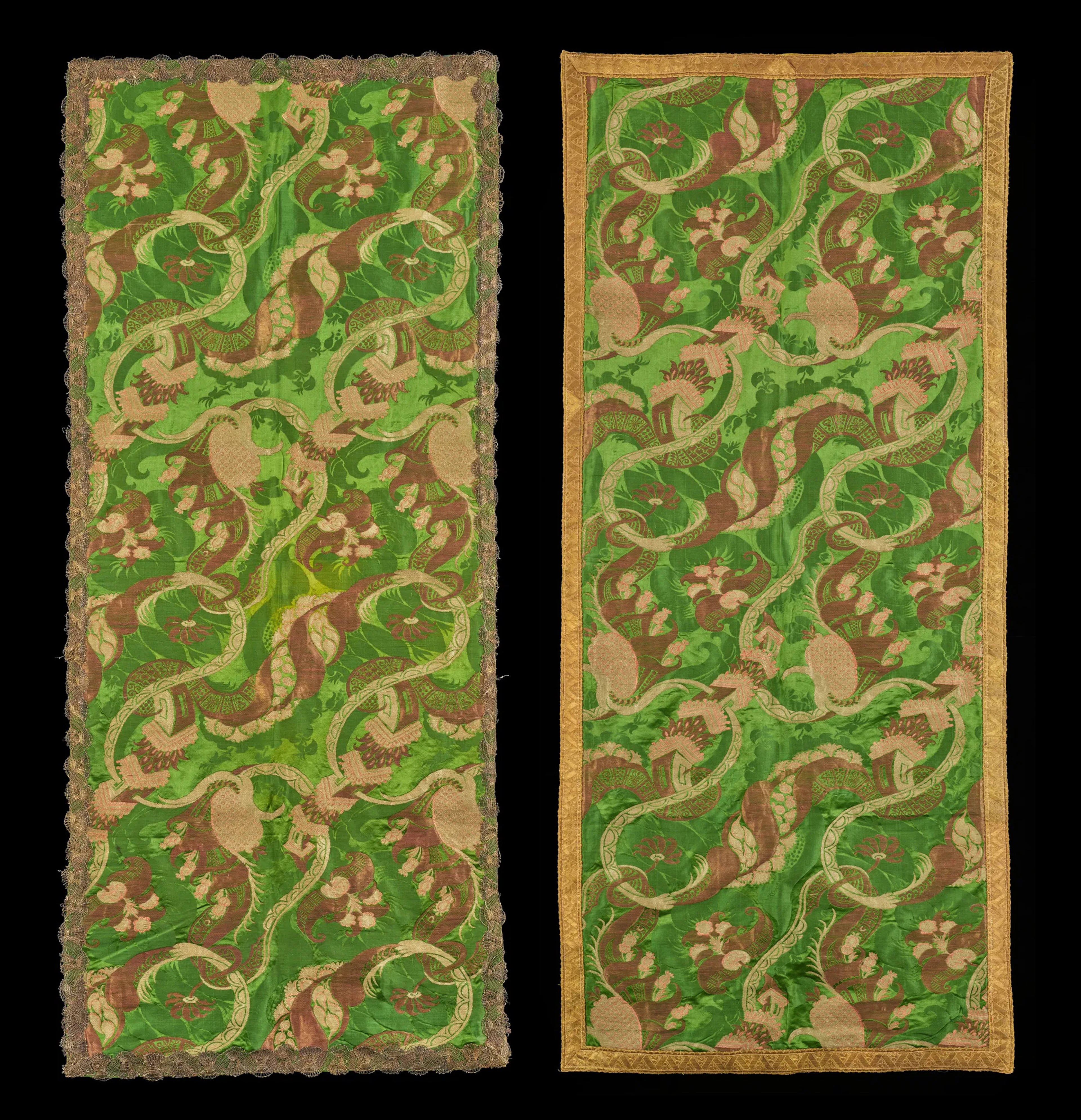 DEUX PANNEAUX EN BROCART BIZARRE, FRANCE, VERS 1710-1720