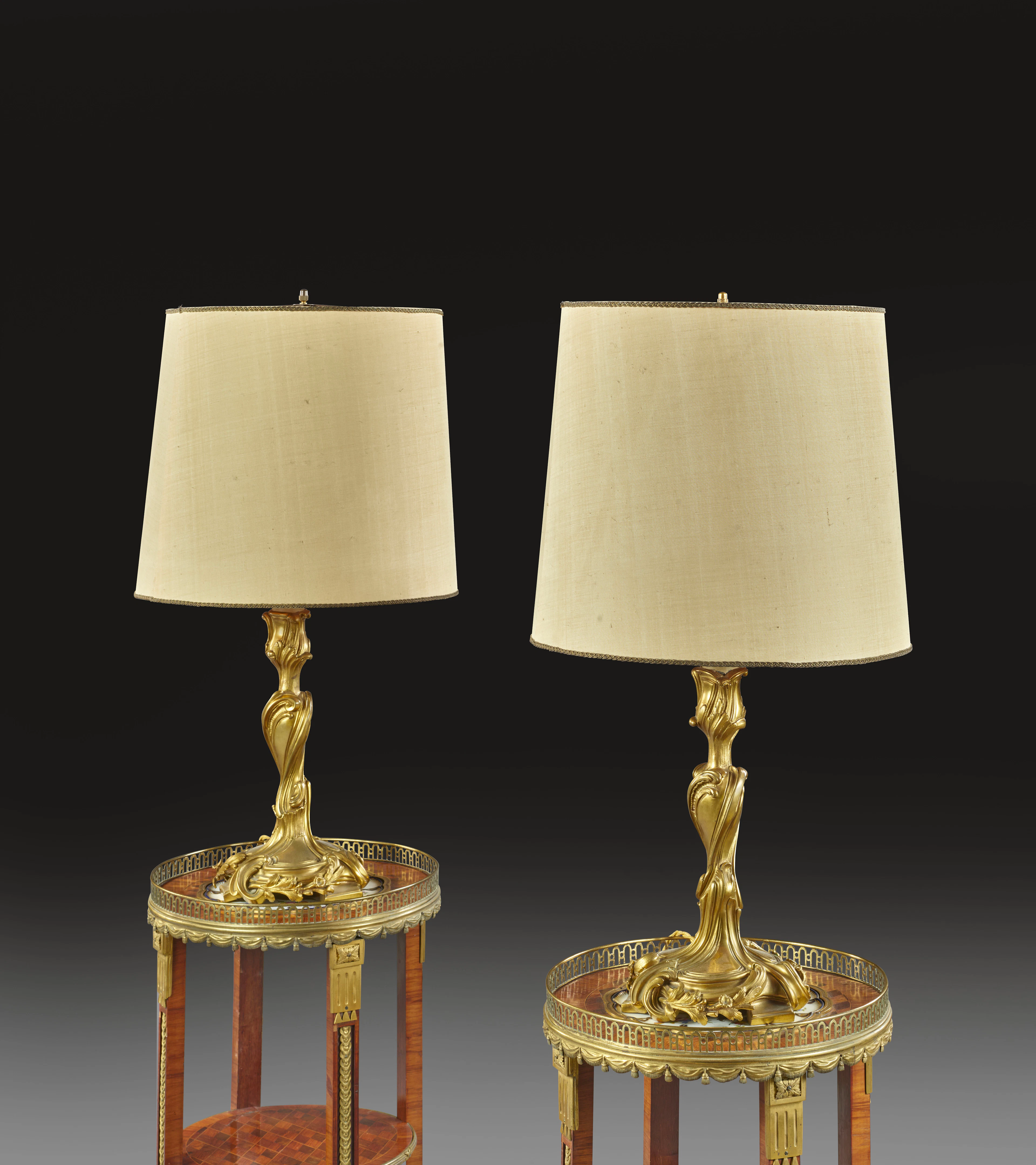 PAIRE DE FLAMBEAUX DE STYLE LOUIS XV