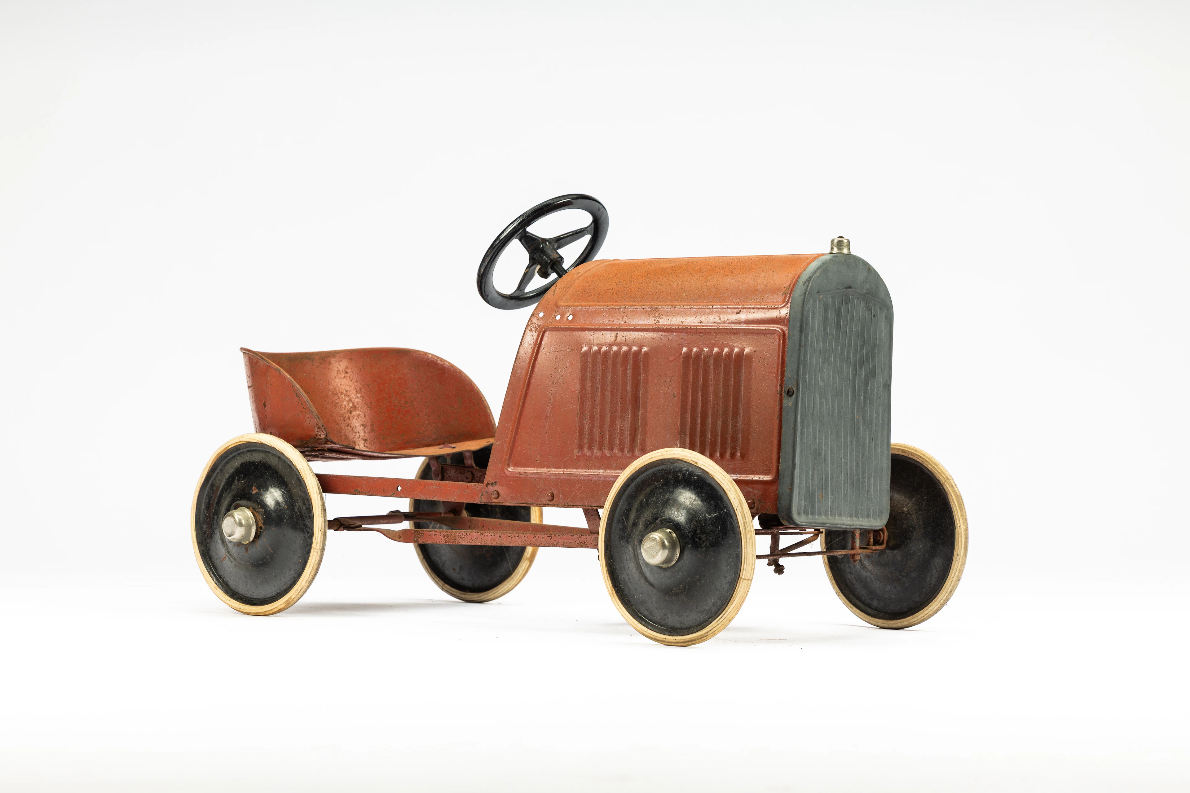 Children's pedal car No reserve