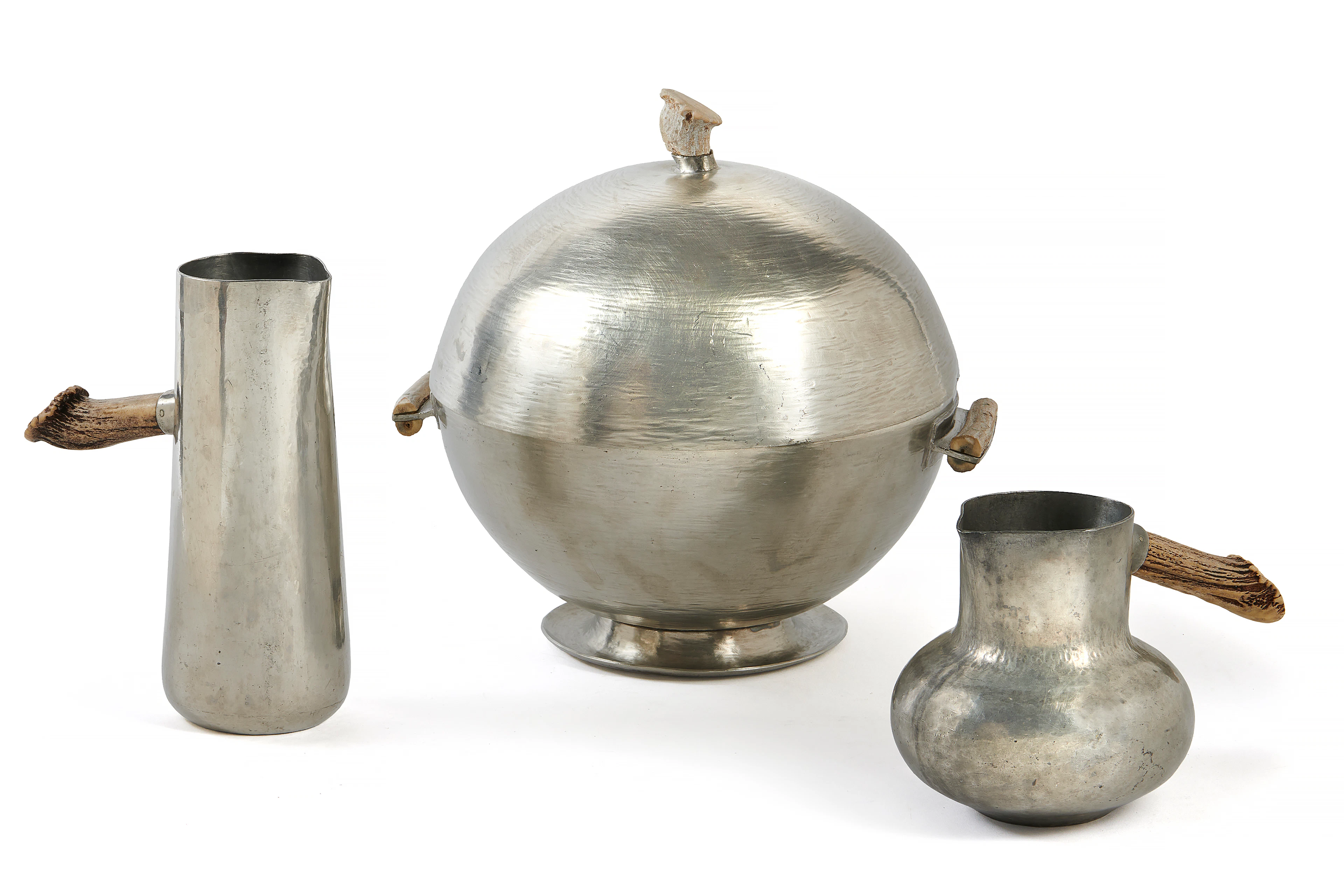 HERMÈS Hammered pewter set