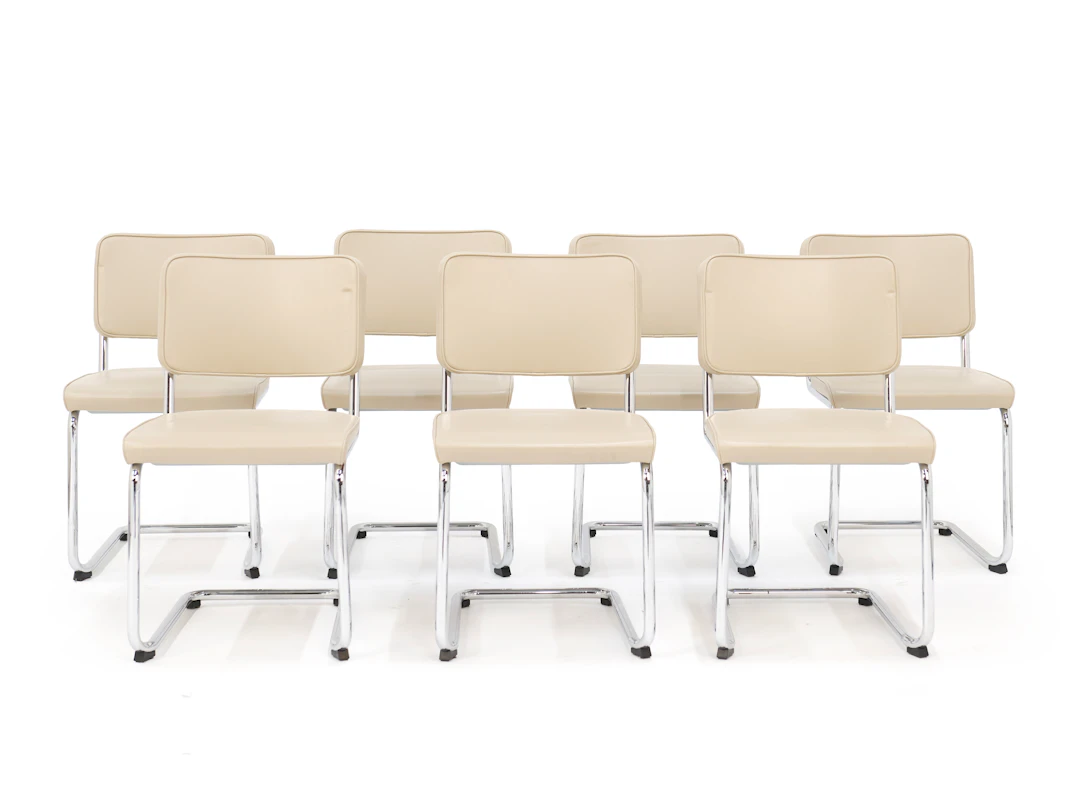 Ensemble de sept chaises modèle S 32 PV - modèle créé vers 1928/1930
