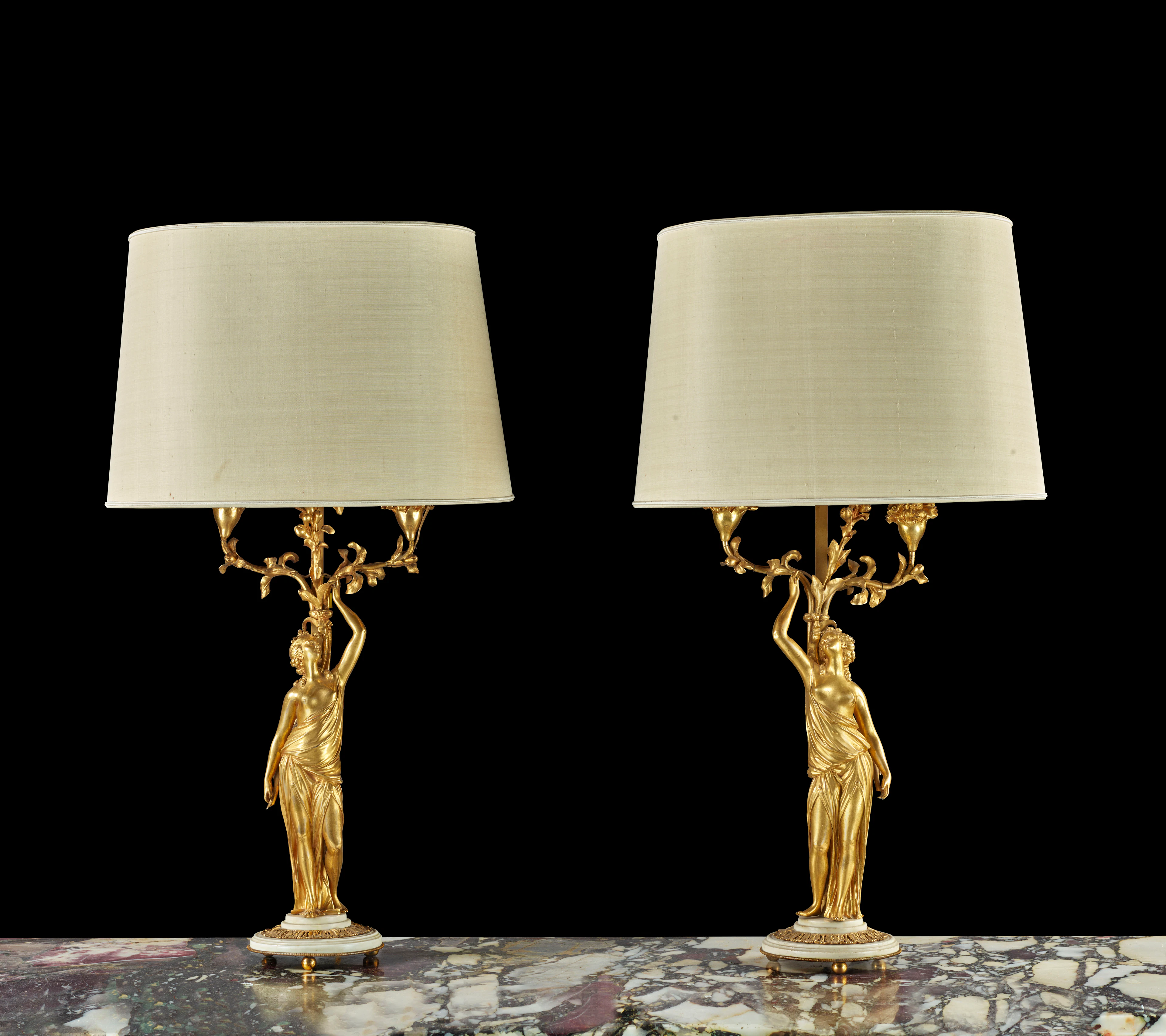 PAIRE DE CANDÉLABRES DE STYLE LOUIS XVI
