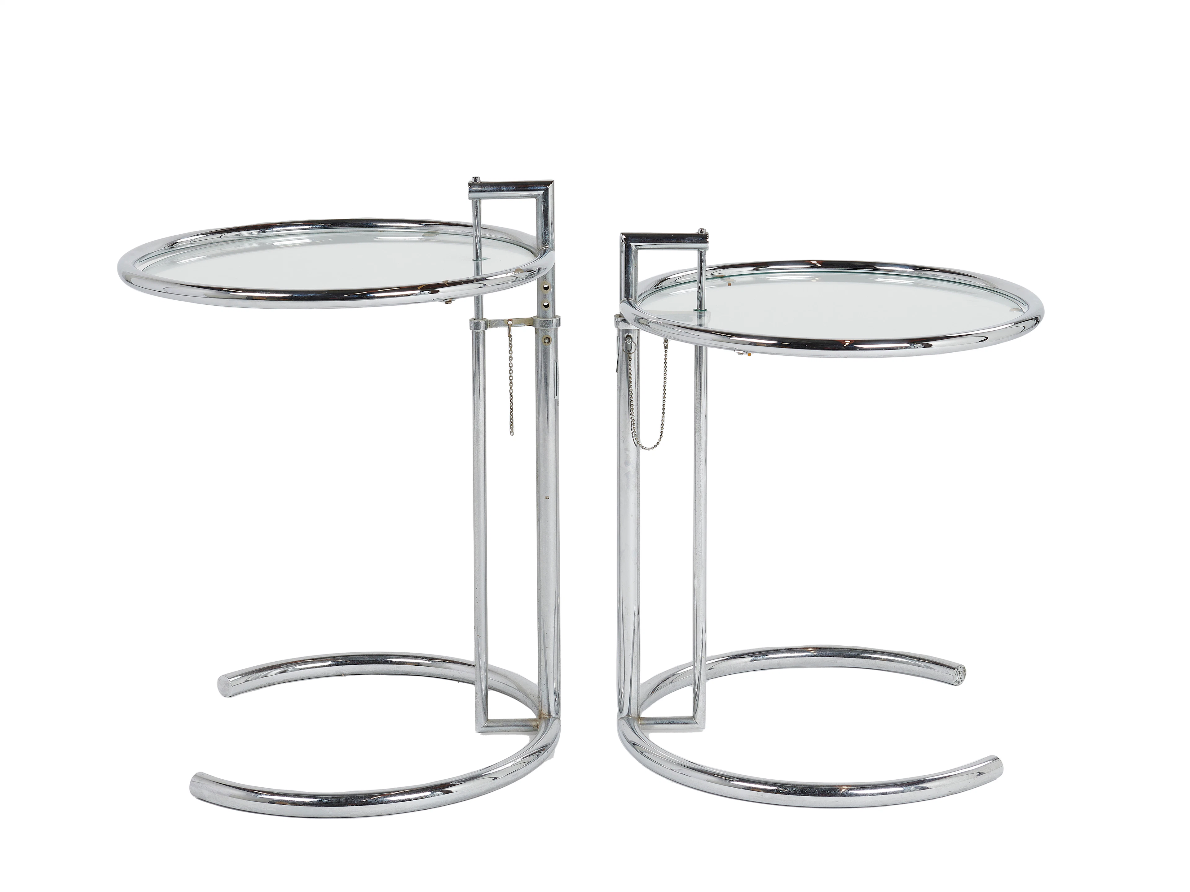 Eileen Moray GRAY 1879-1976 Paire de tables d'appoint mod. E-1027